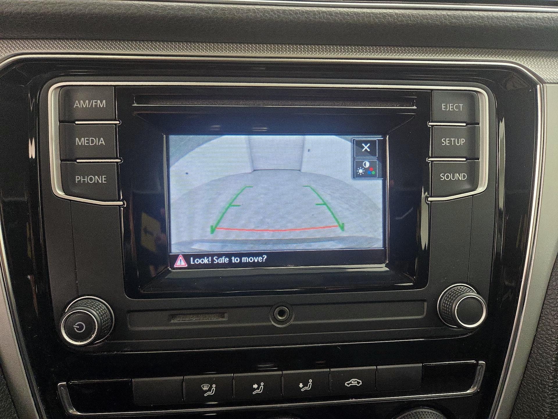 Thumbnail: 2016 Volkswagen Passat - 14