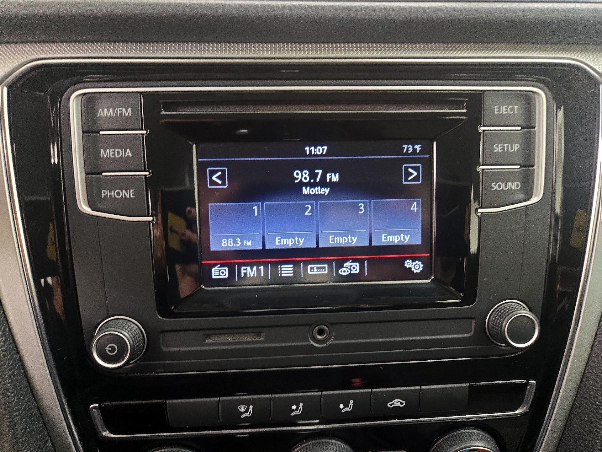 Thumbnail: 2016 Volkswagen Passat - 15