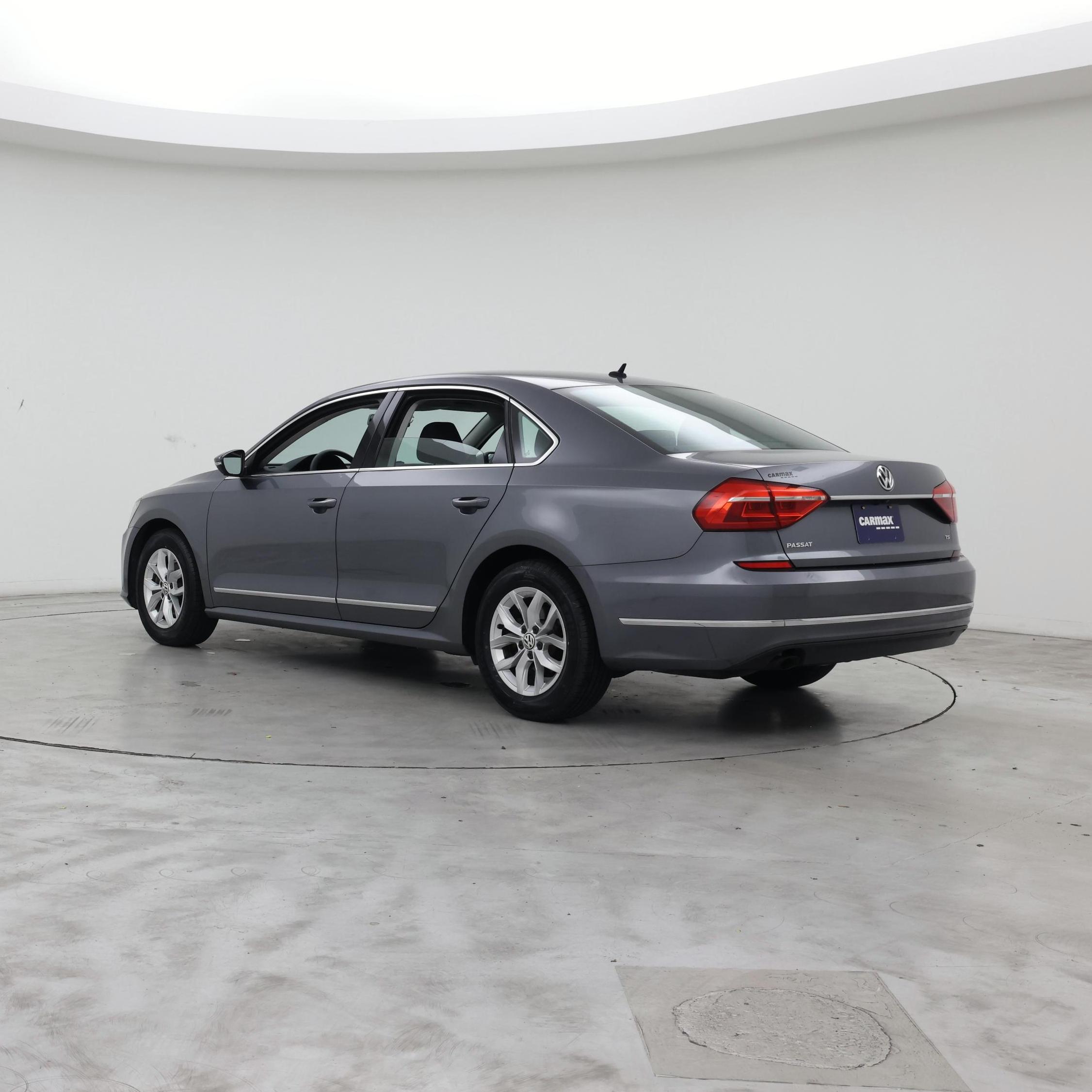 Thumbnail: 2016 Volkswagen Passat - 2