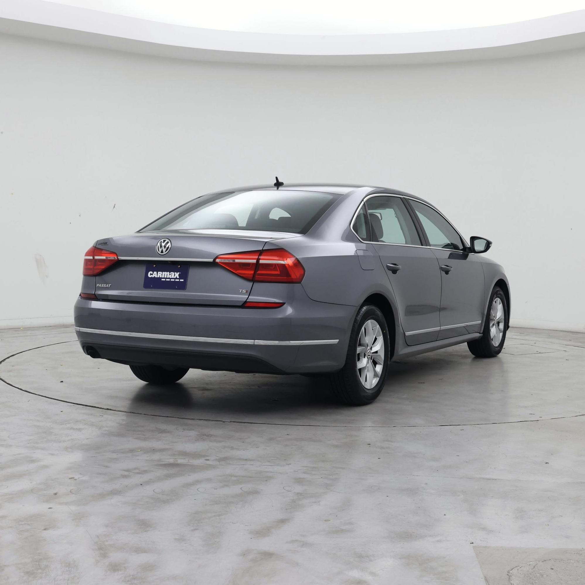 Thumbnail: 2016 Volkswagen Passat - 8