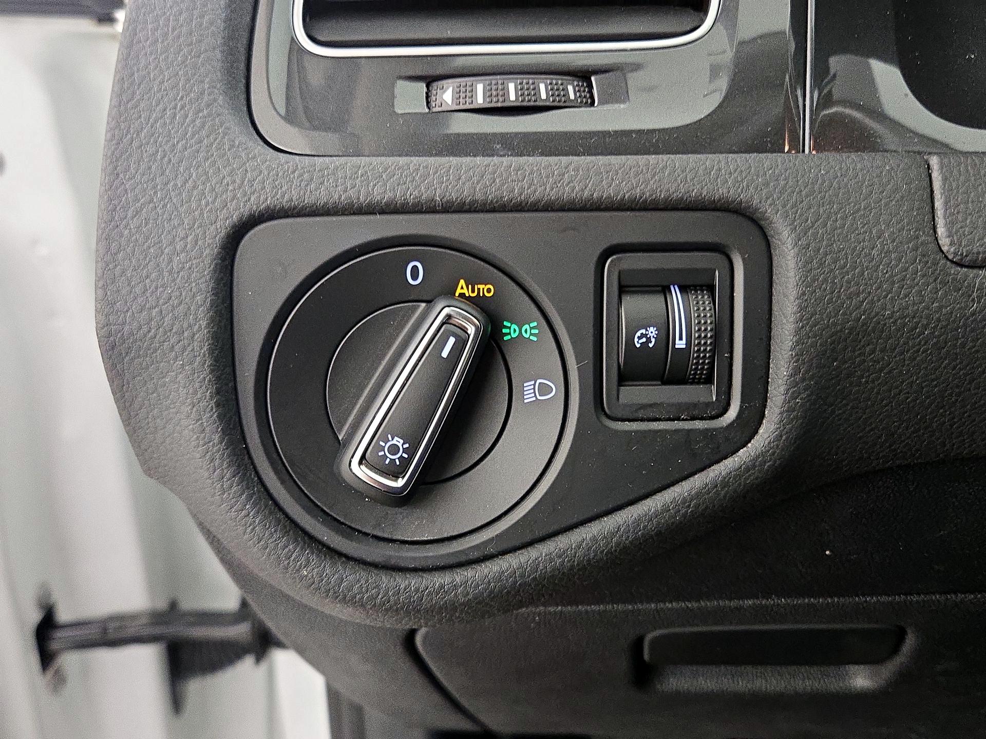 Thumbnail: 2019 Volkswagen Golf - 13