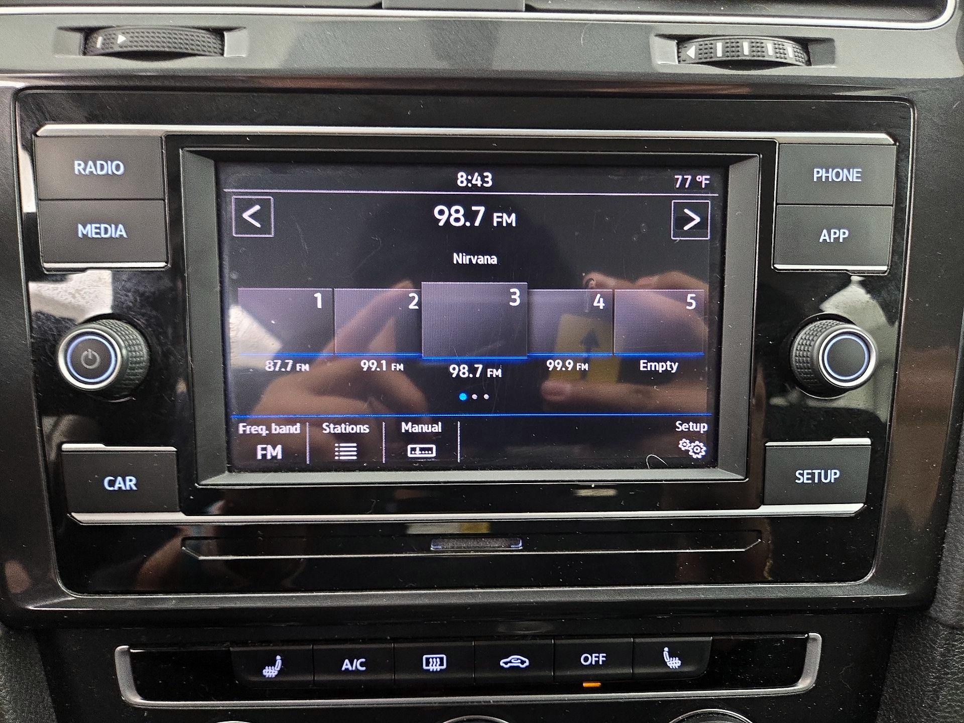 Thumbnail: 2019 Volkswagen Golf - 15