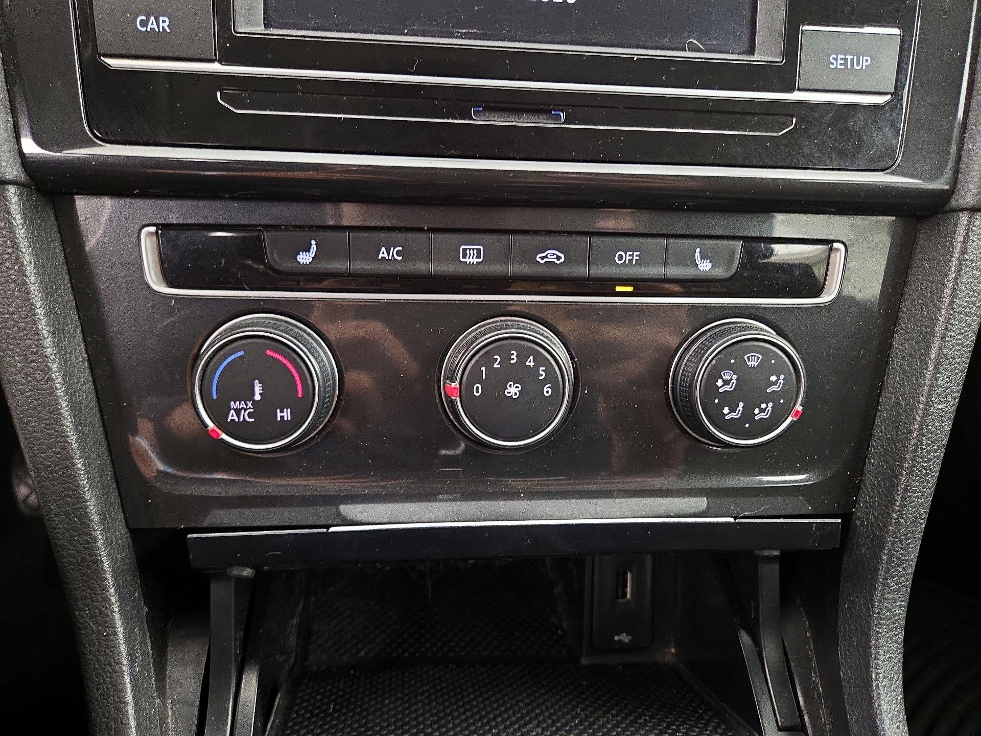 Thumbnail: 2019 Volkswagen Golf - 16