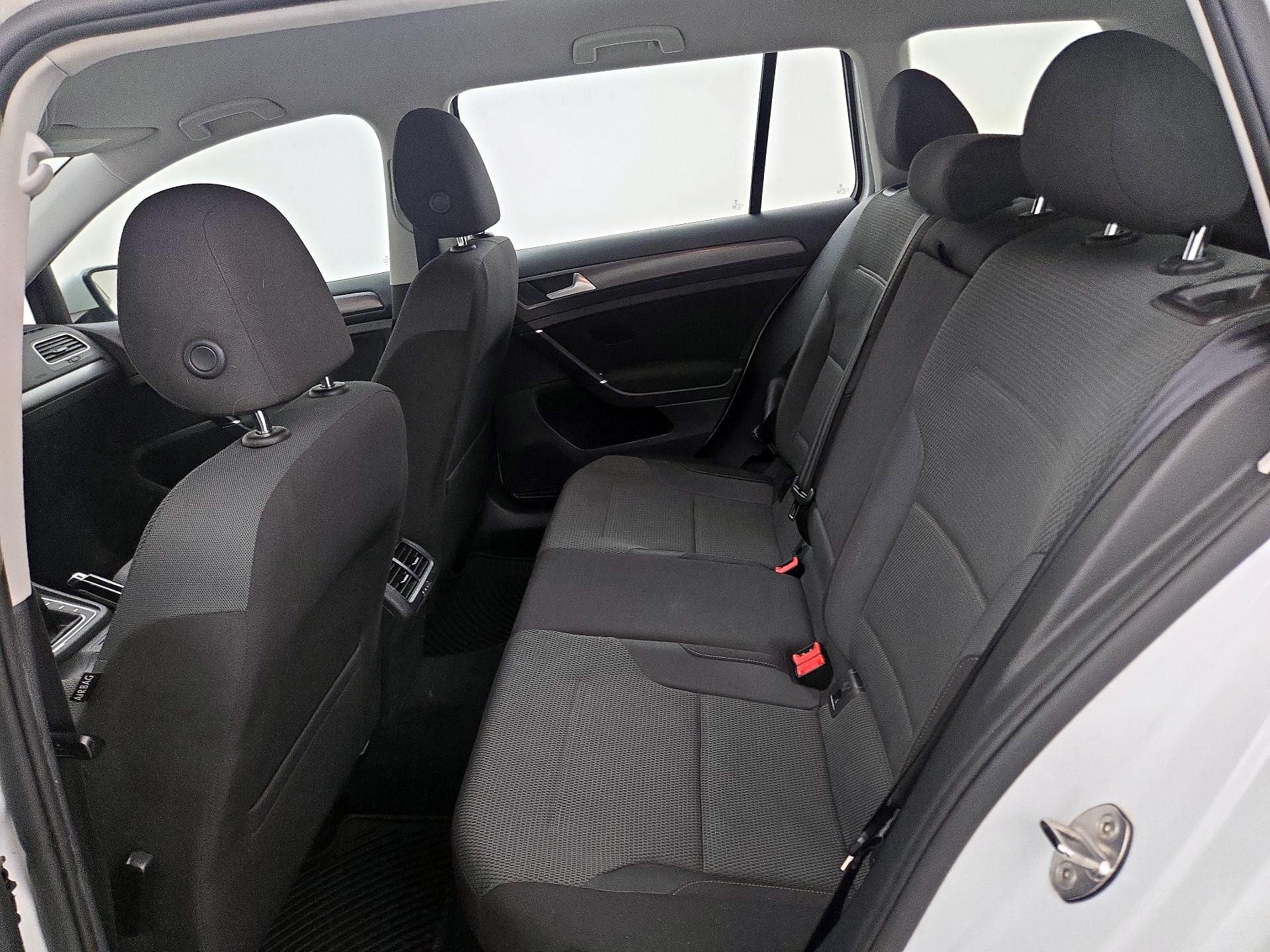 Thumbnail: 2019 Volkswagen Golf - 20