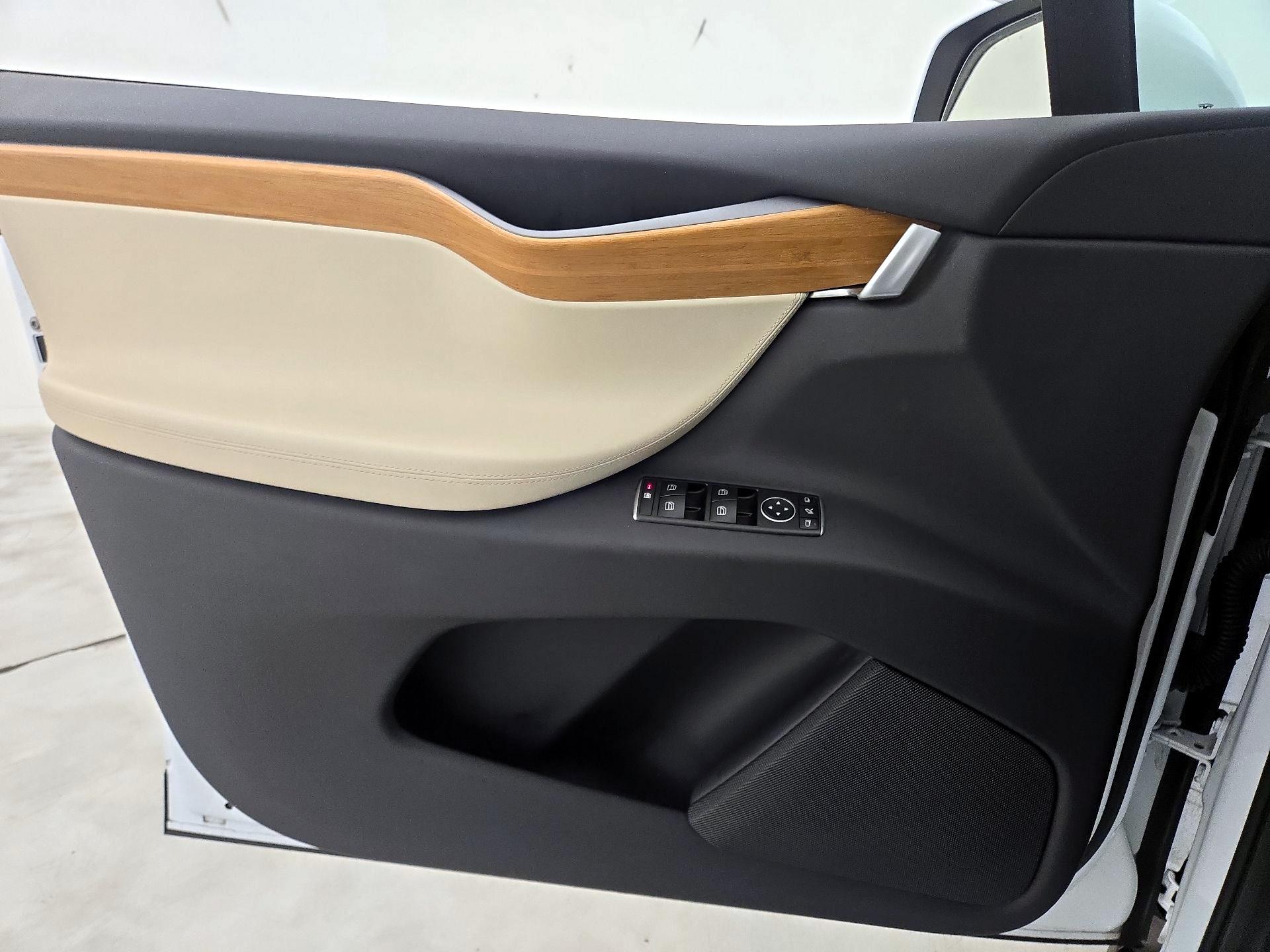 Thumbnail: 2019 Tesla Model X - 12