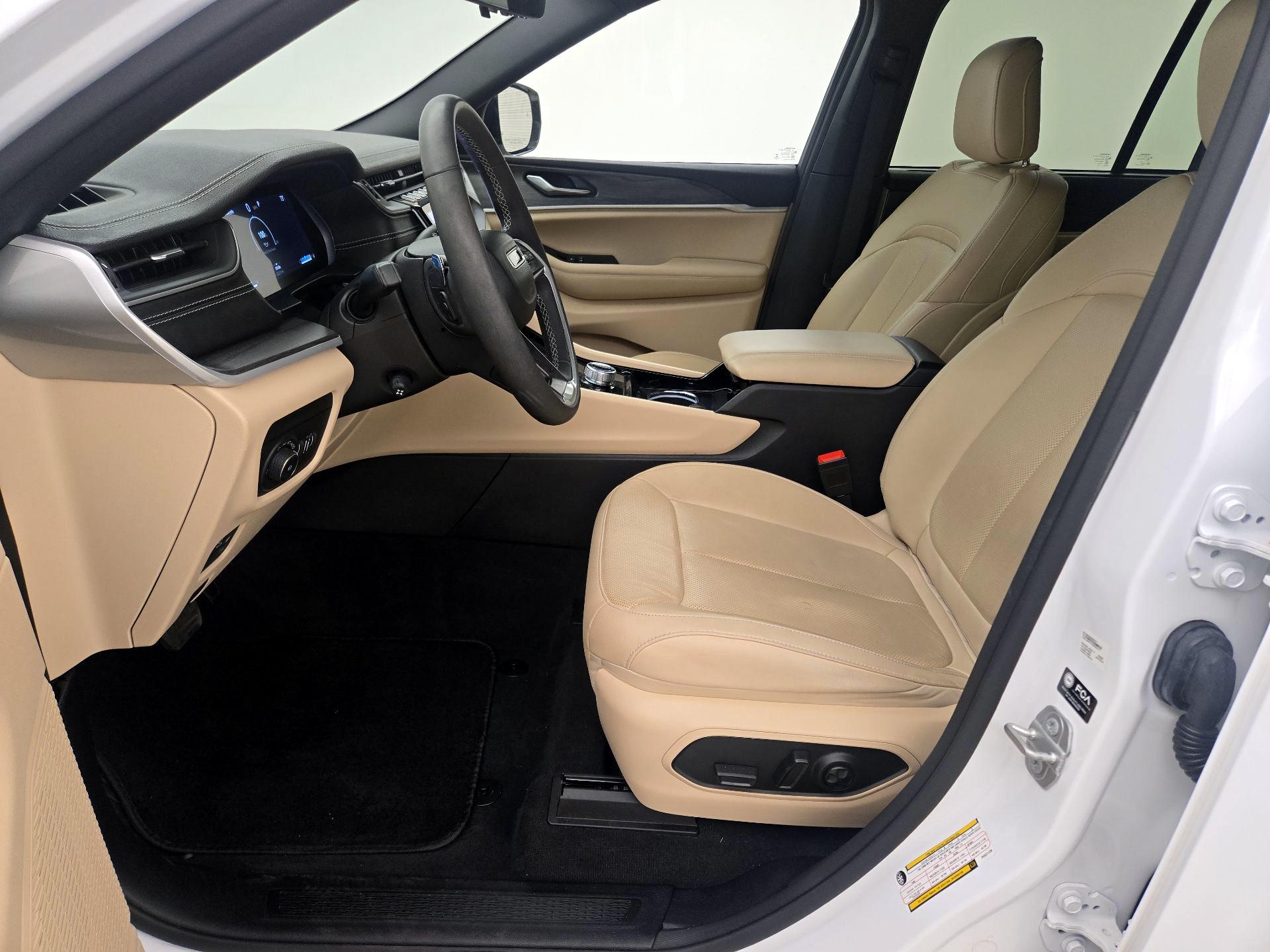 Thumbnail: 2023 Jeep Grand Cherokee - 11