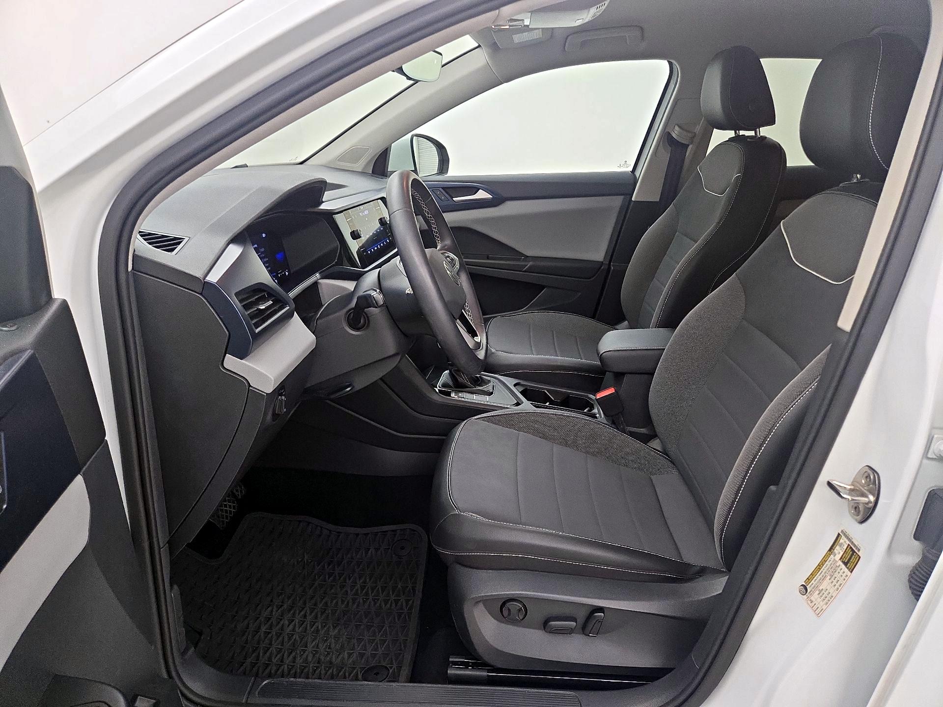 Thumbnail: 2023 Volkswagen Taos - 11