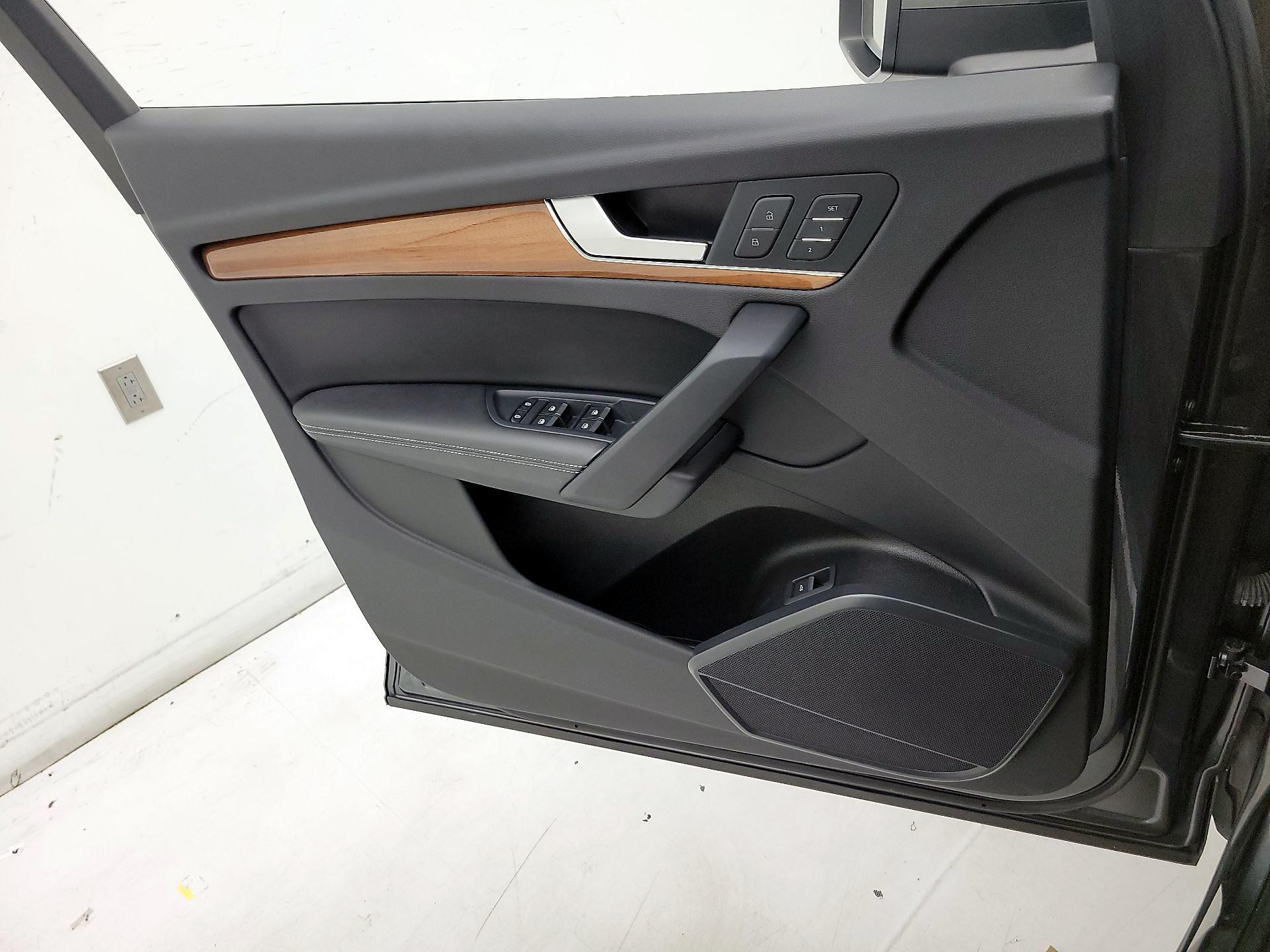 Thumbnail: 2022 Audi Q5 - 12