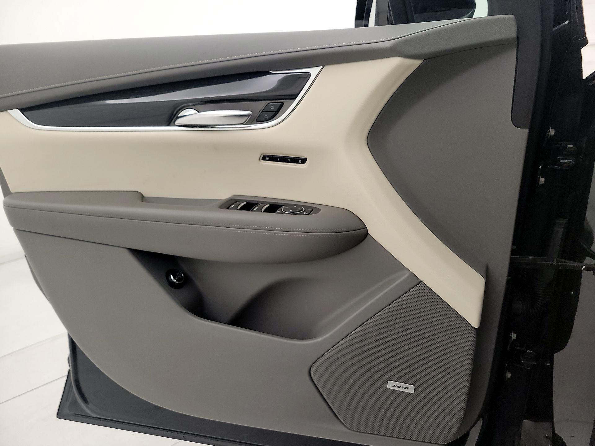 Thumbnail: 2020 Cadillac XT6 - 12