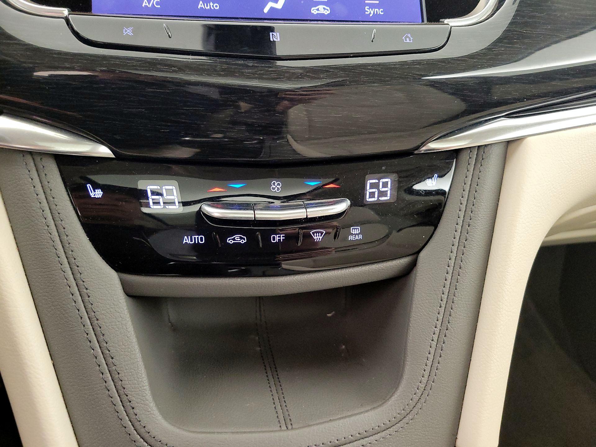 Thumbnail: 2020 Cadillac XT6 - 16