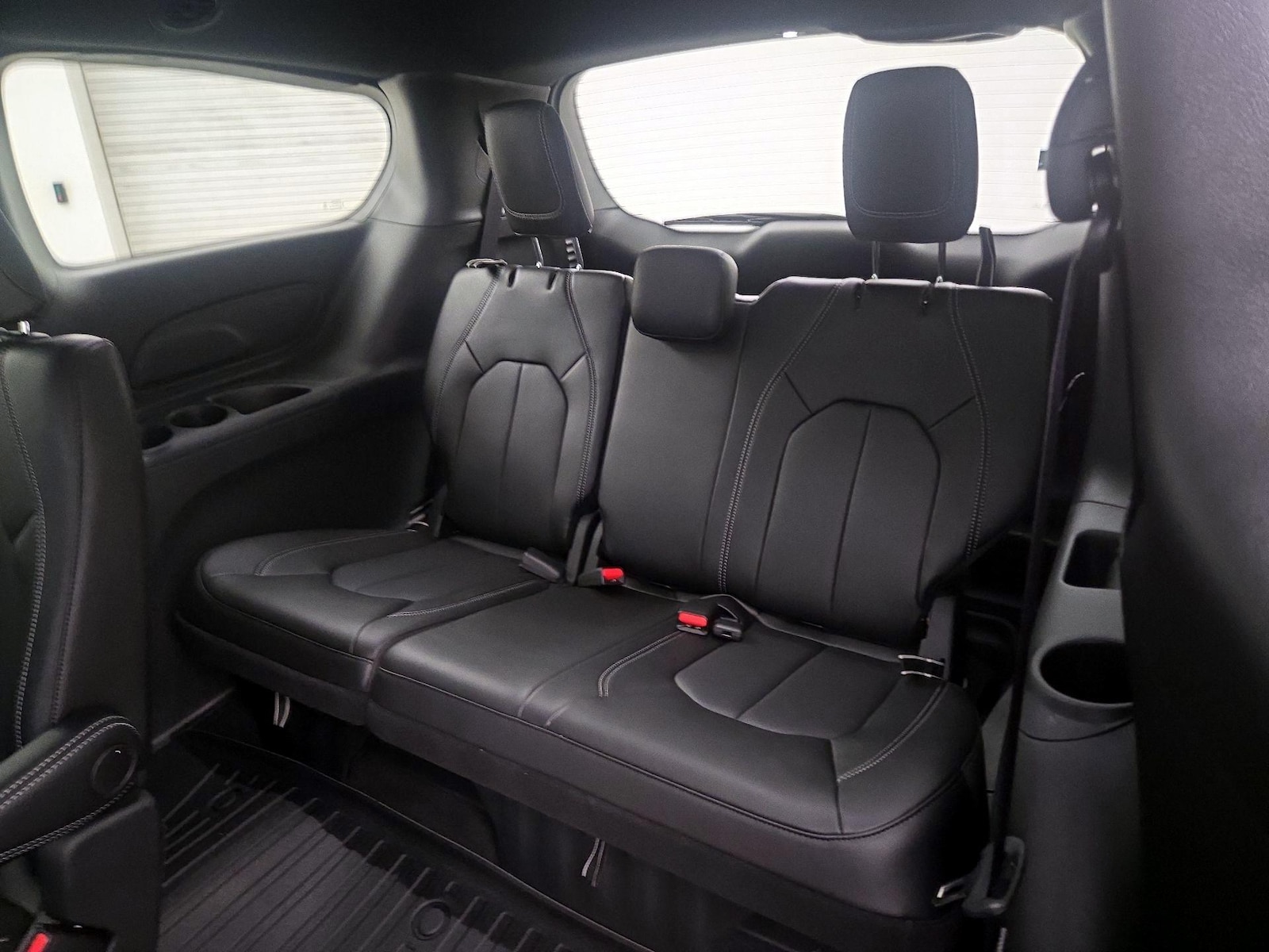 2025 Chrysler Pacifica Select - Photo 21