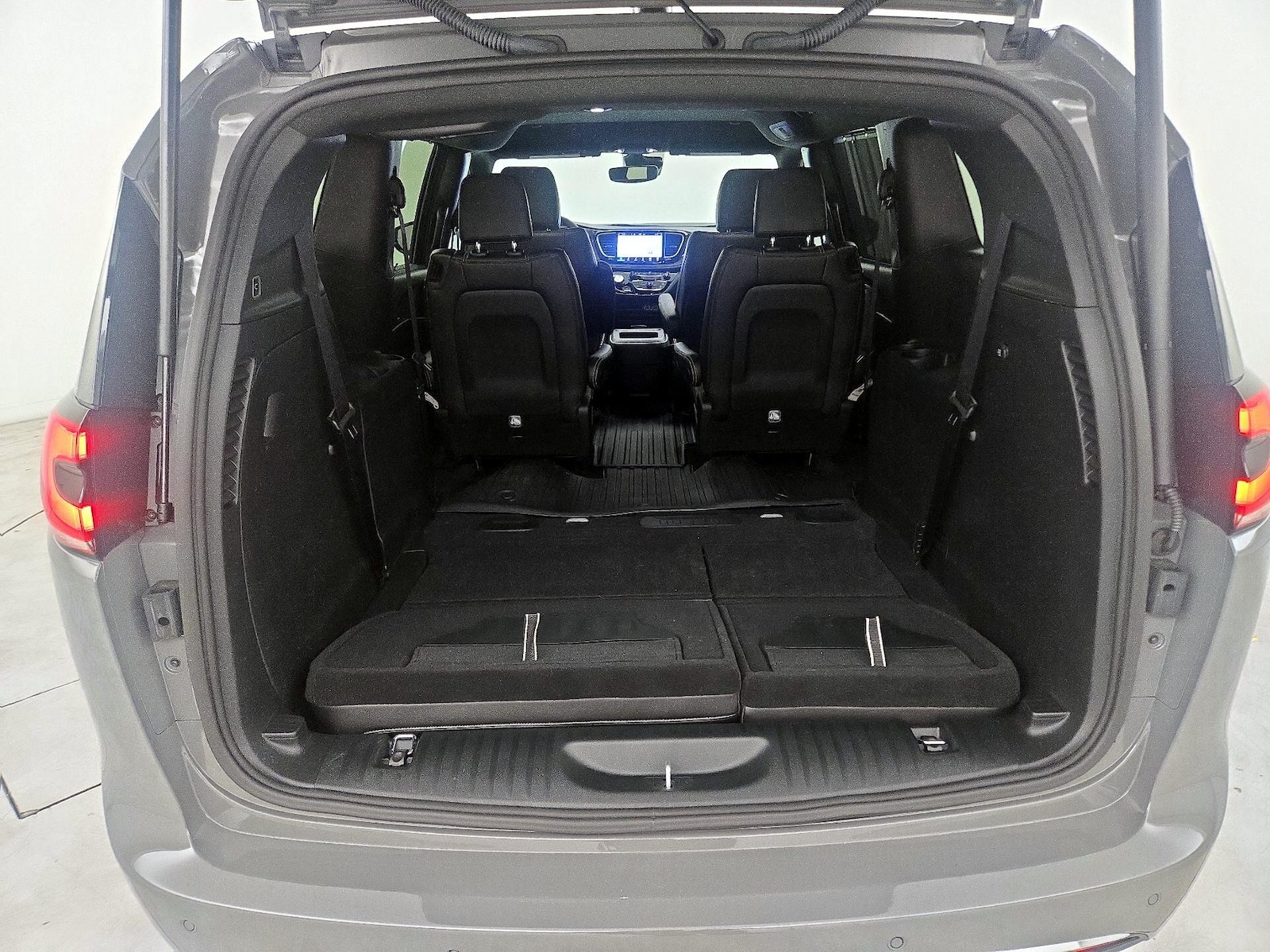 2025 Chrysler Pacifica Select - Photo 23