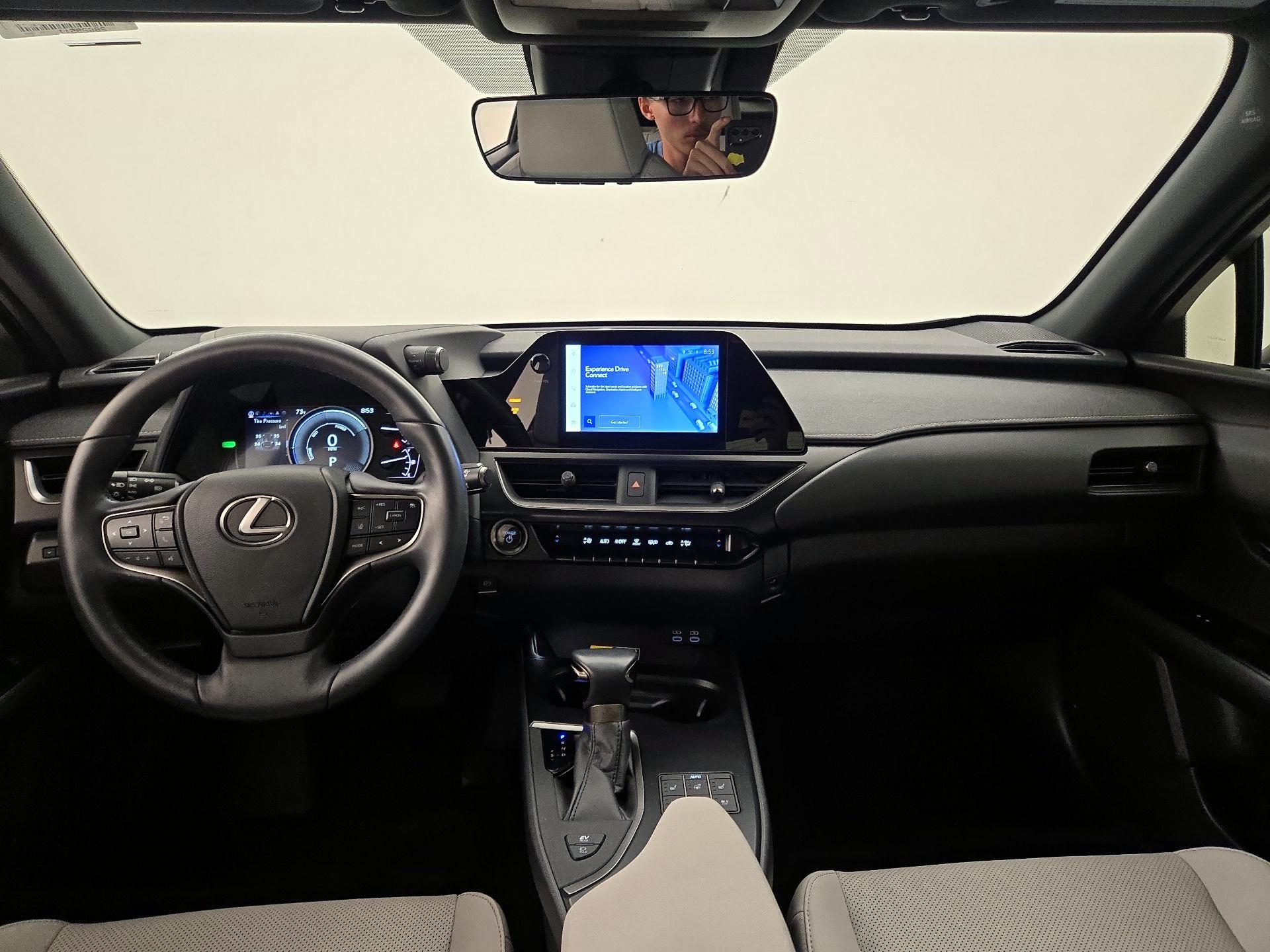 Thumbnail: 2024 Lexus UX - 9