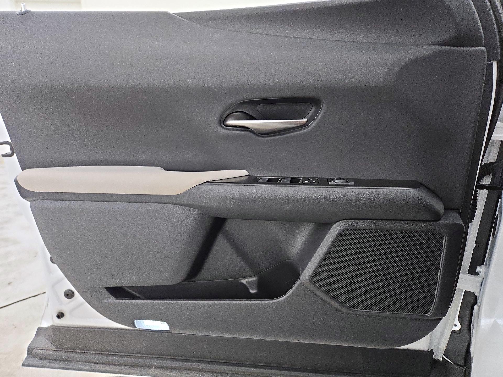 Thumbnail: 2024 Lexus UX - 12