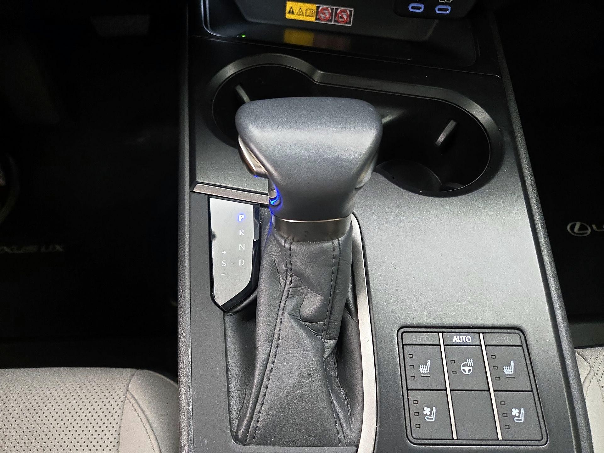 Thumbnail: 2024 Lexus UX - 17