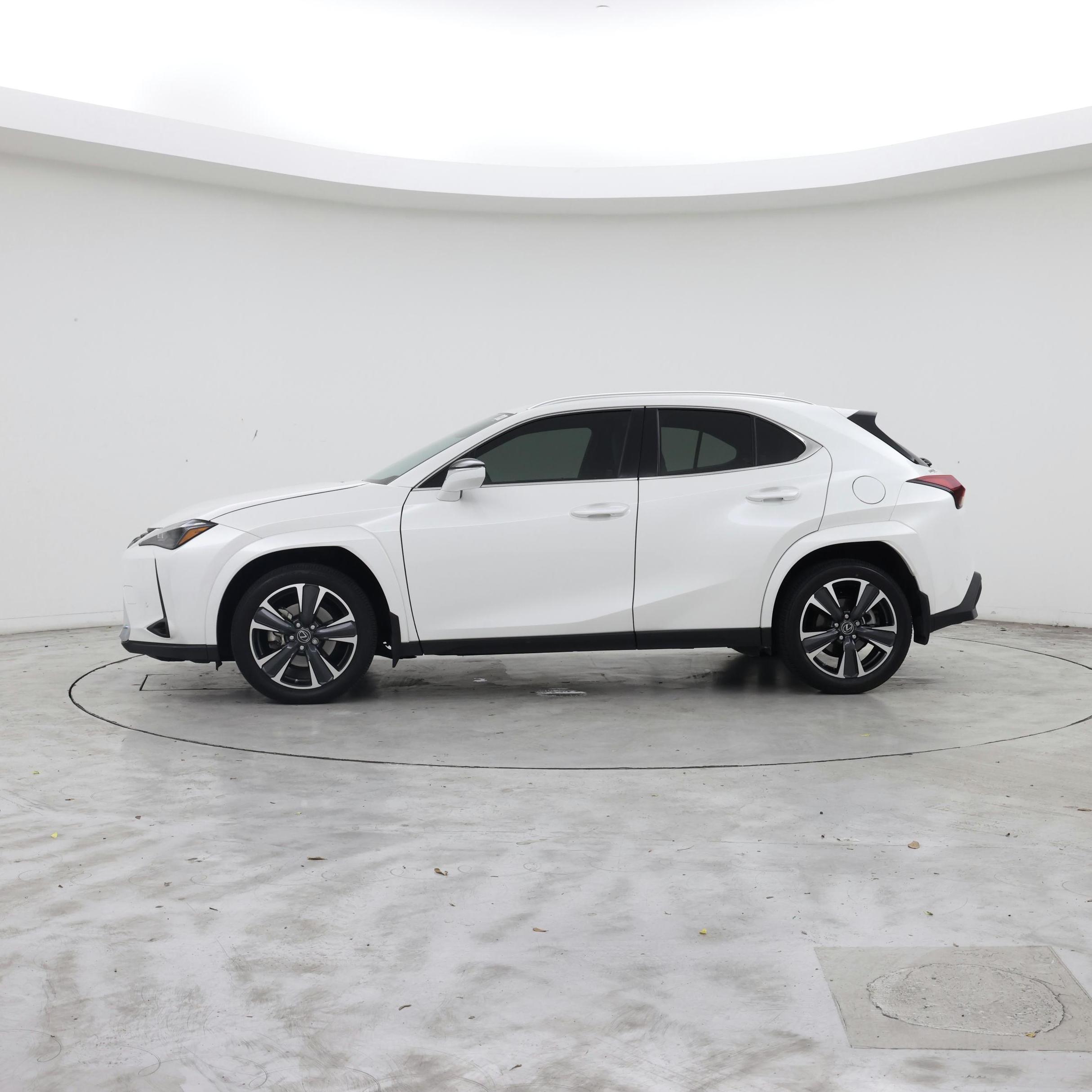 Thumbnail: 2024 Lexus UX - 3