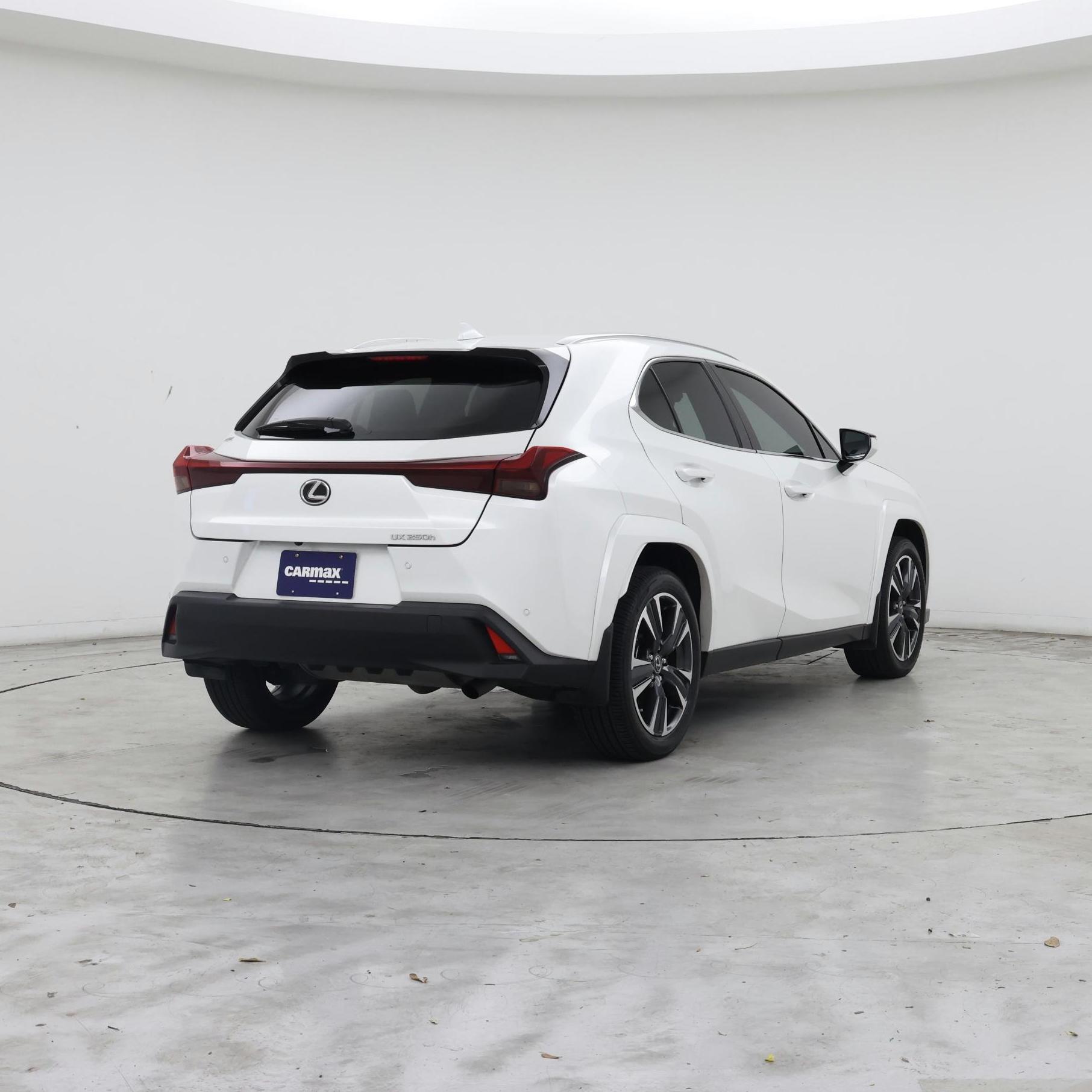 Thumbnail: 2024 Lexus UX - 8