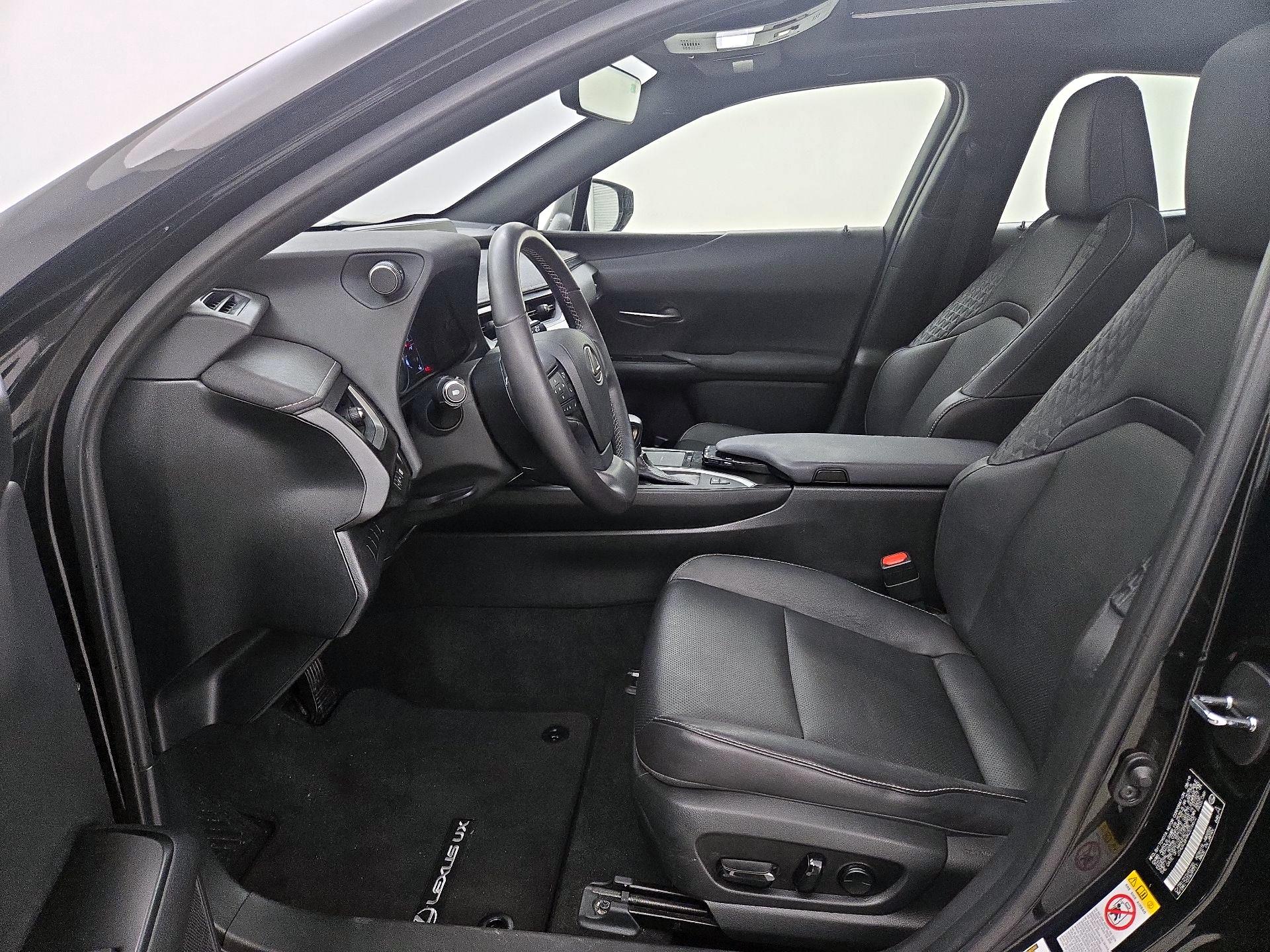 Thumbnail: 2019 Lexus UX - 11