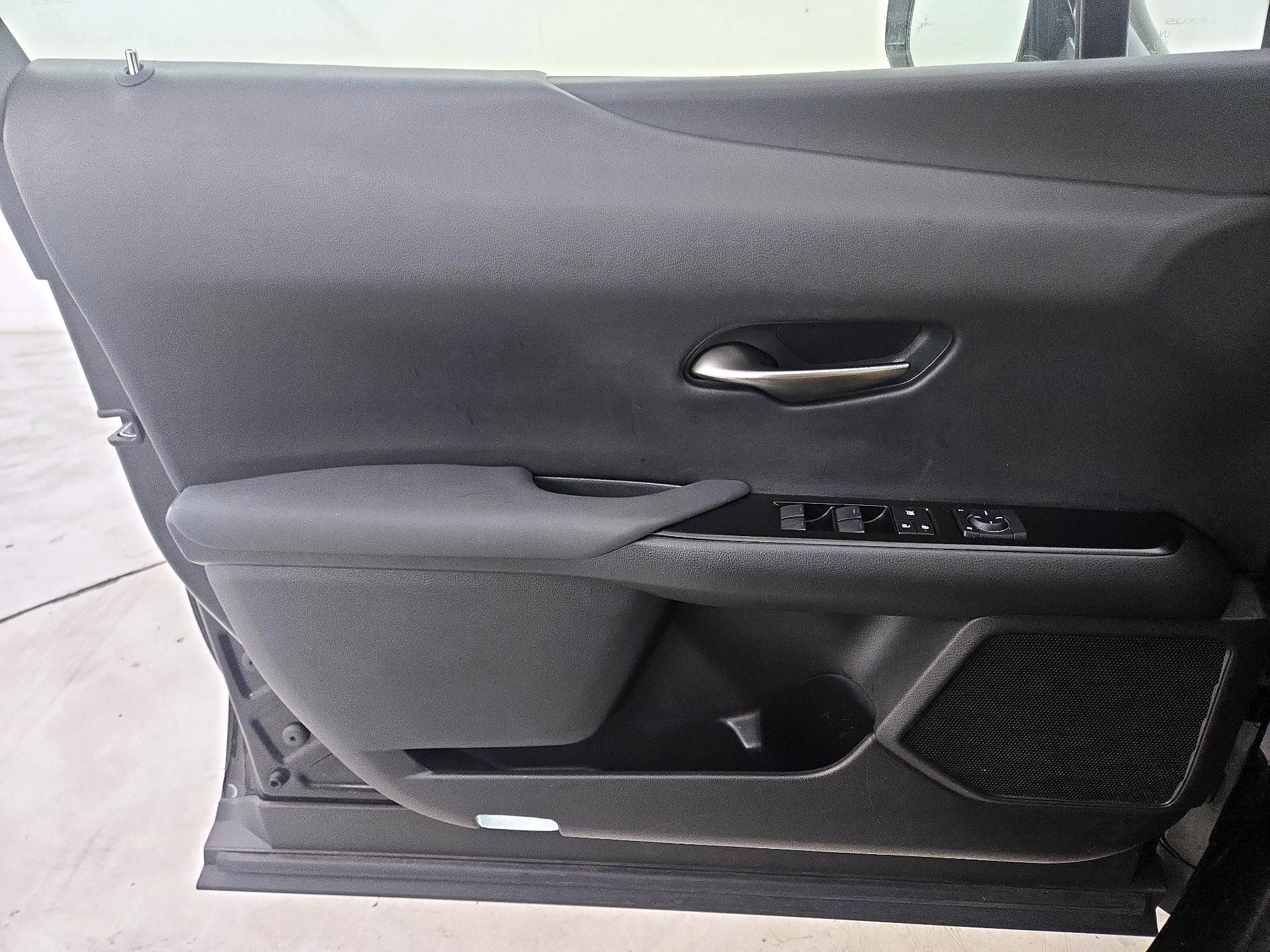 Thumbnail: 2019 Lexus UX - 12