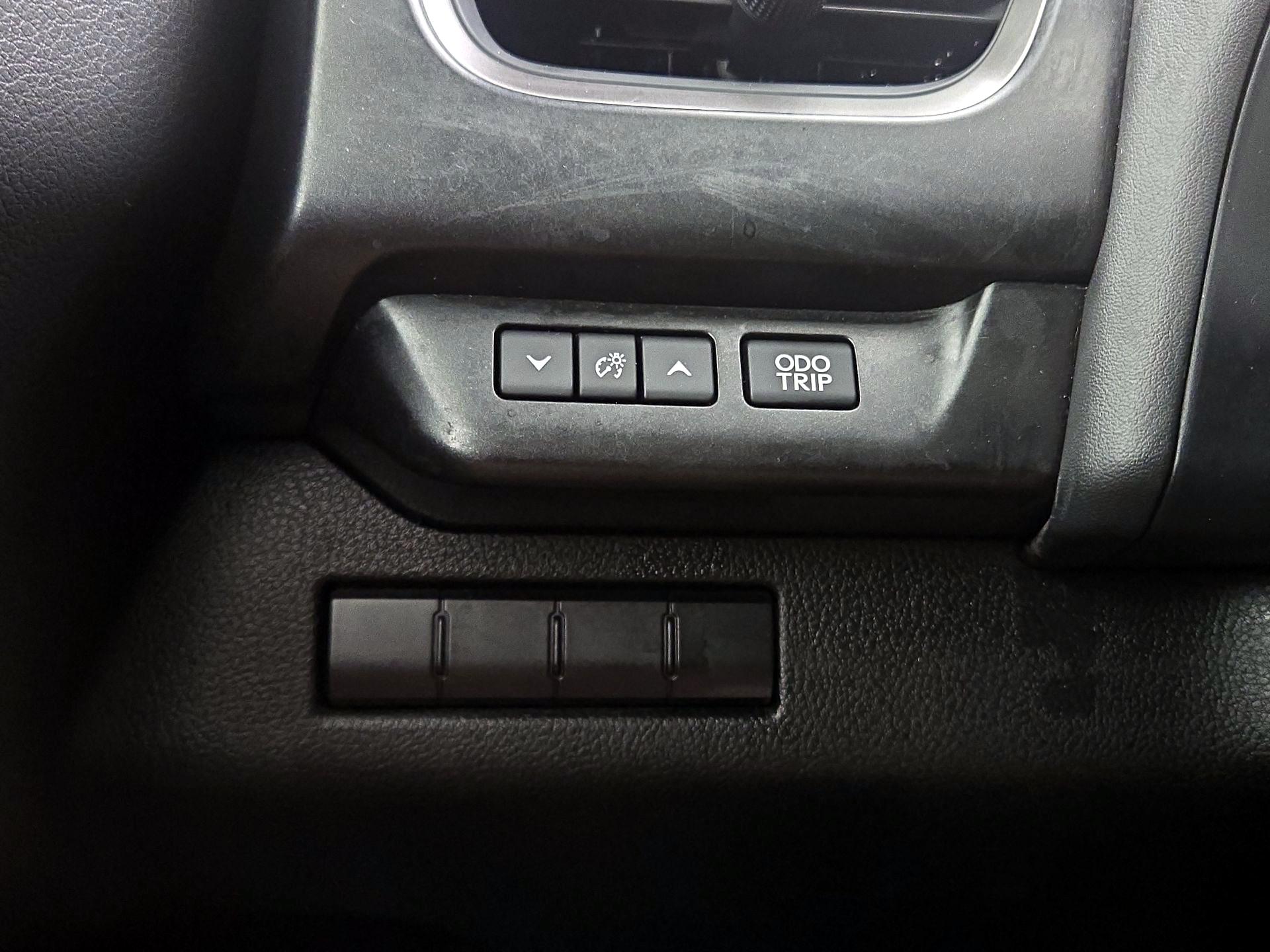 Thumbnail: 2019 Lexus UX - 13