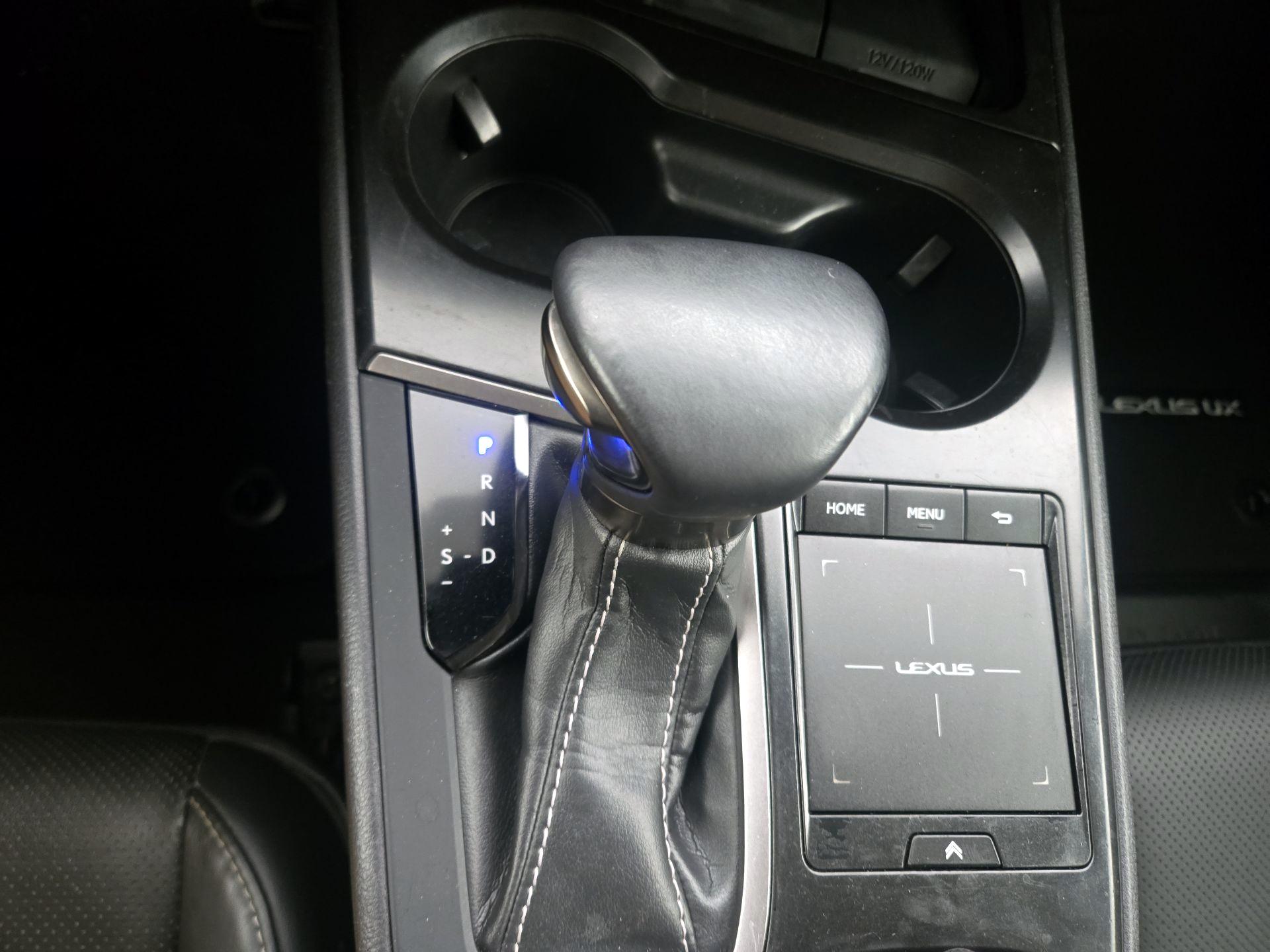 Thumbnail: 2019 Lexus UX - 17