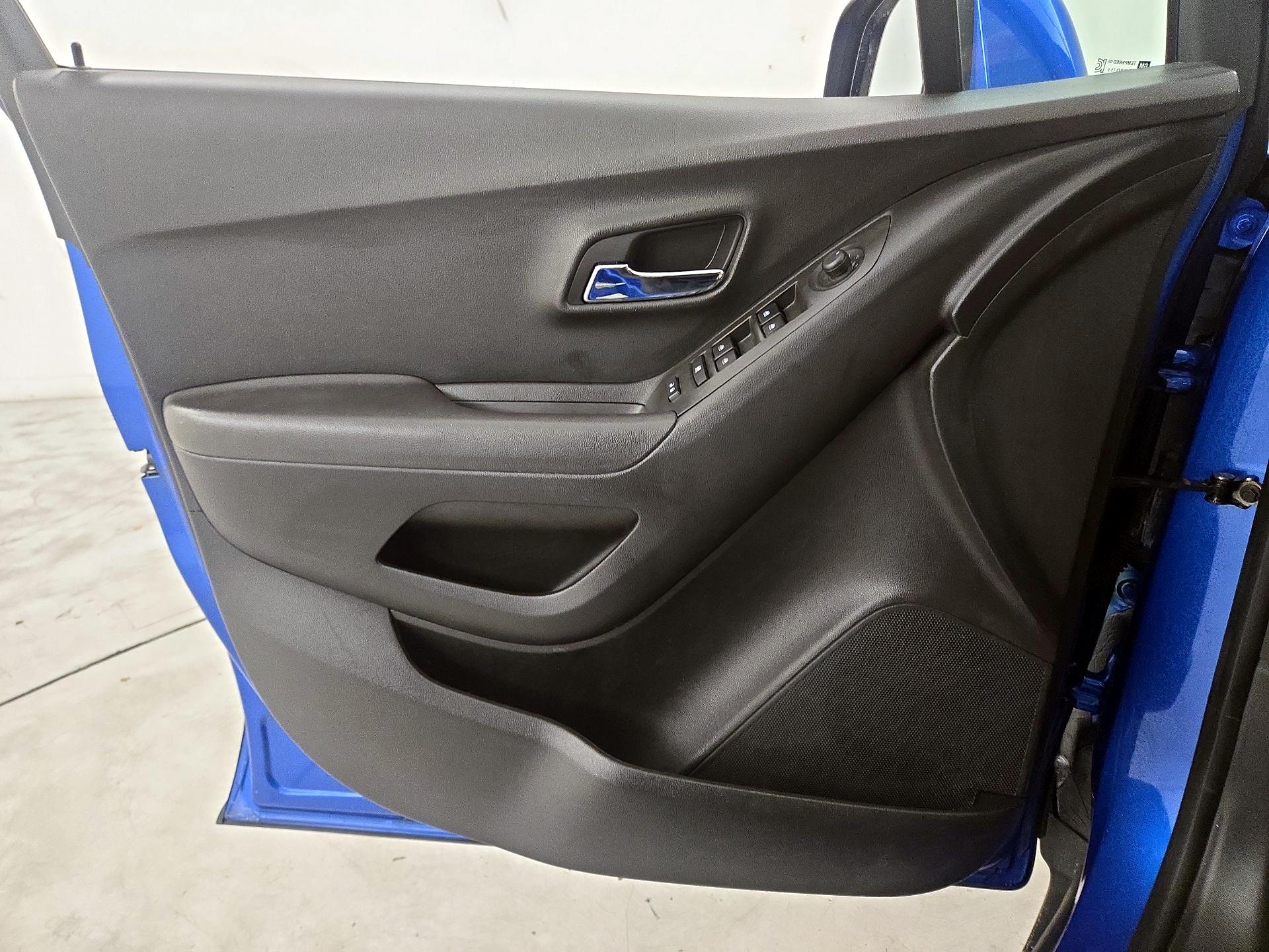 Thumbnail: 2016 Chevrolet Trax - 12