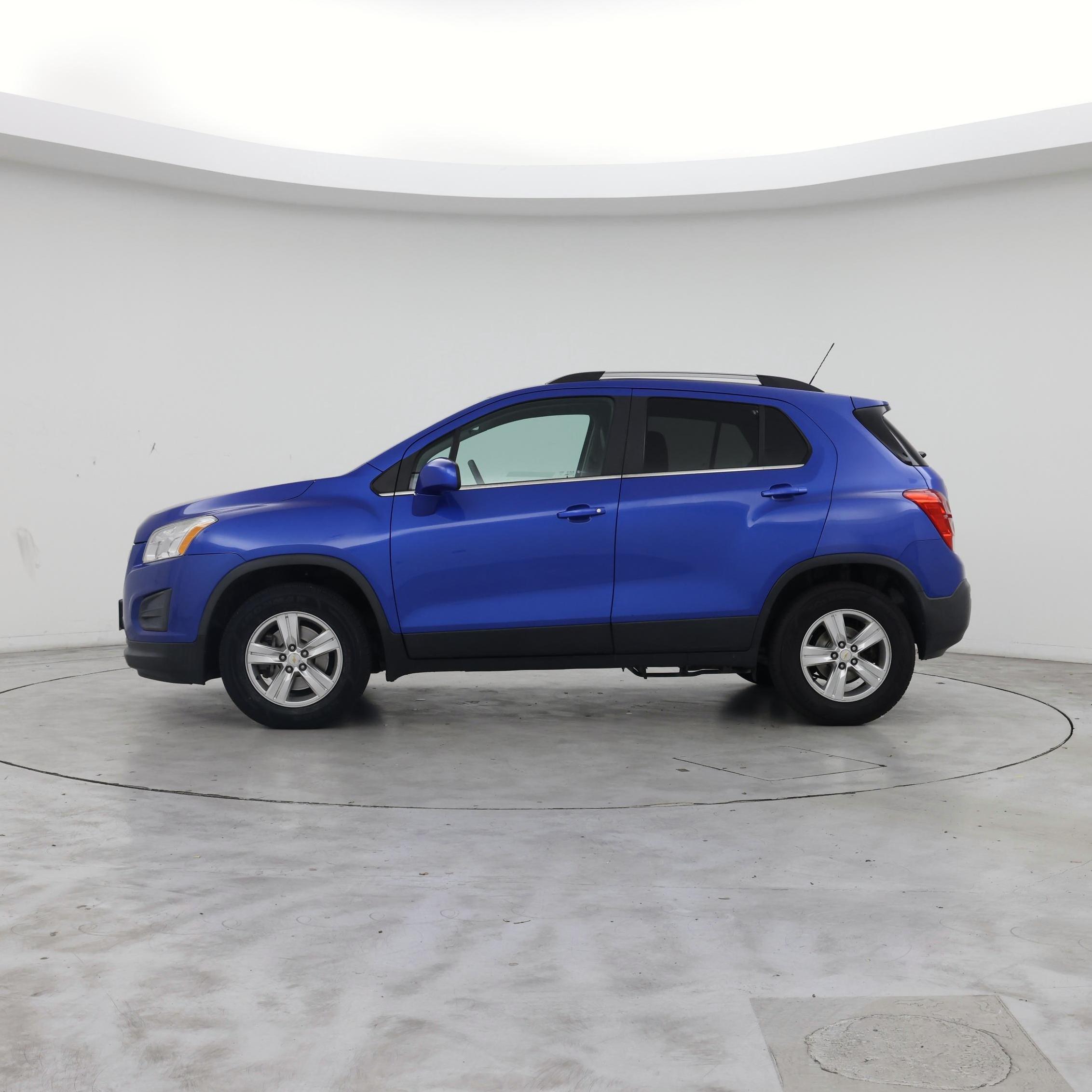 Thumbnail: 2016 Chevrolet Trax - 3