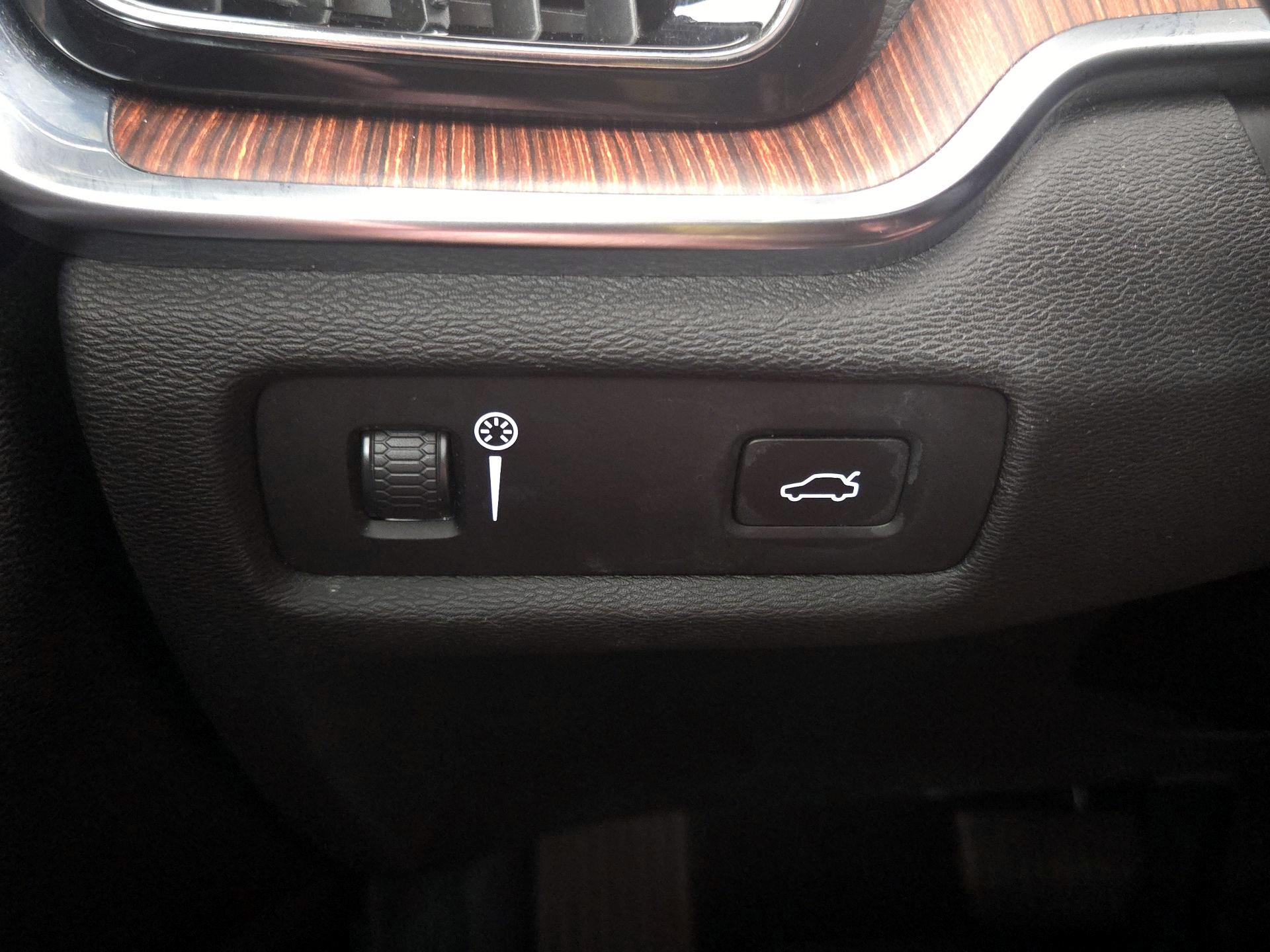 Thumbnail: 2020 Volvo S60 - 13