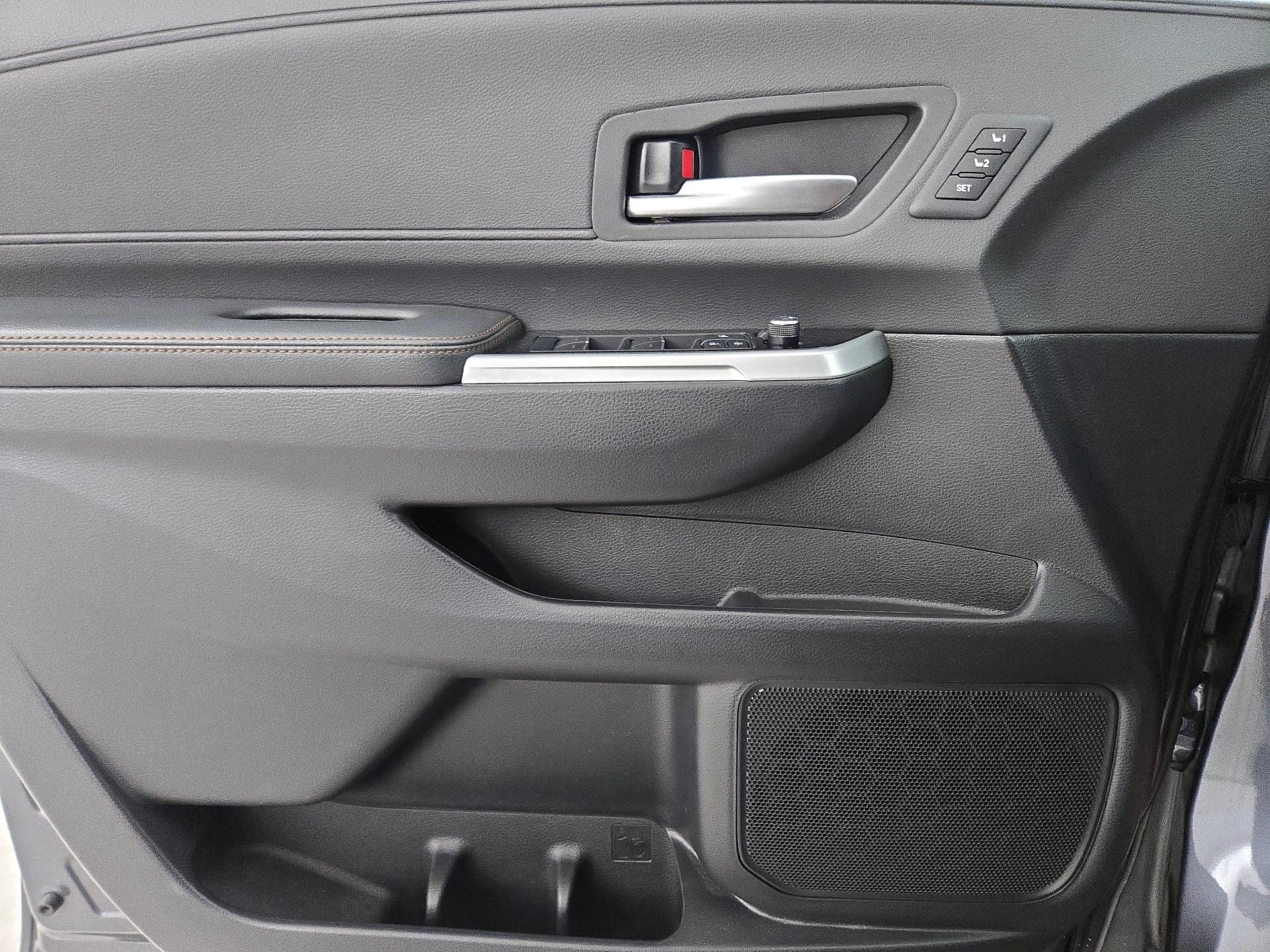 Thumbnail: 2025 Toyota Sienna - 12