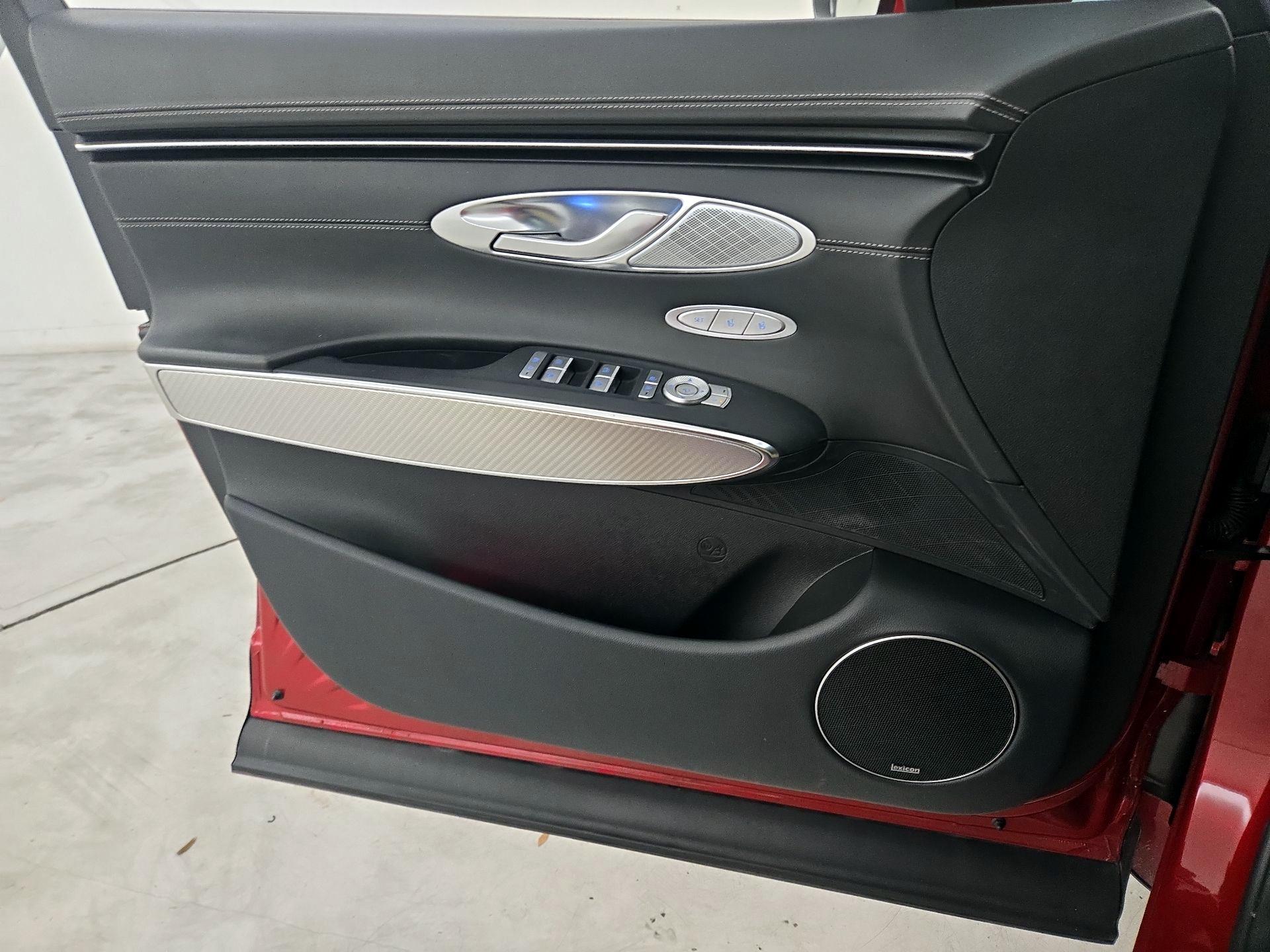 Thumbnail: 2023 Genesis GV70 - 12