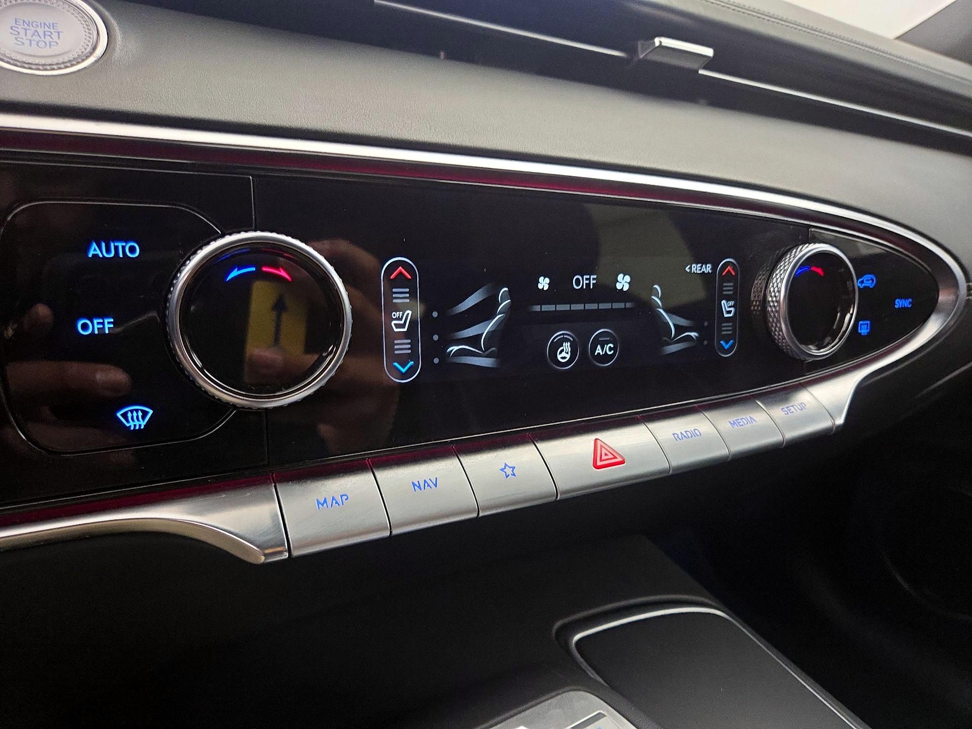 Thumbnail: 2023 Genesis GV70 - 17