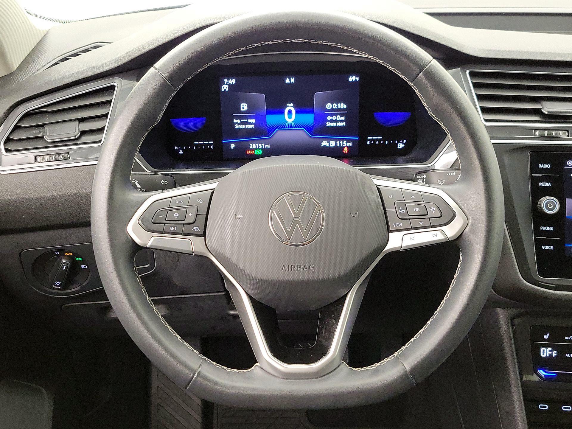 Thumbnail: 2023 Volkswagen Tiguan - 10