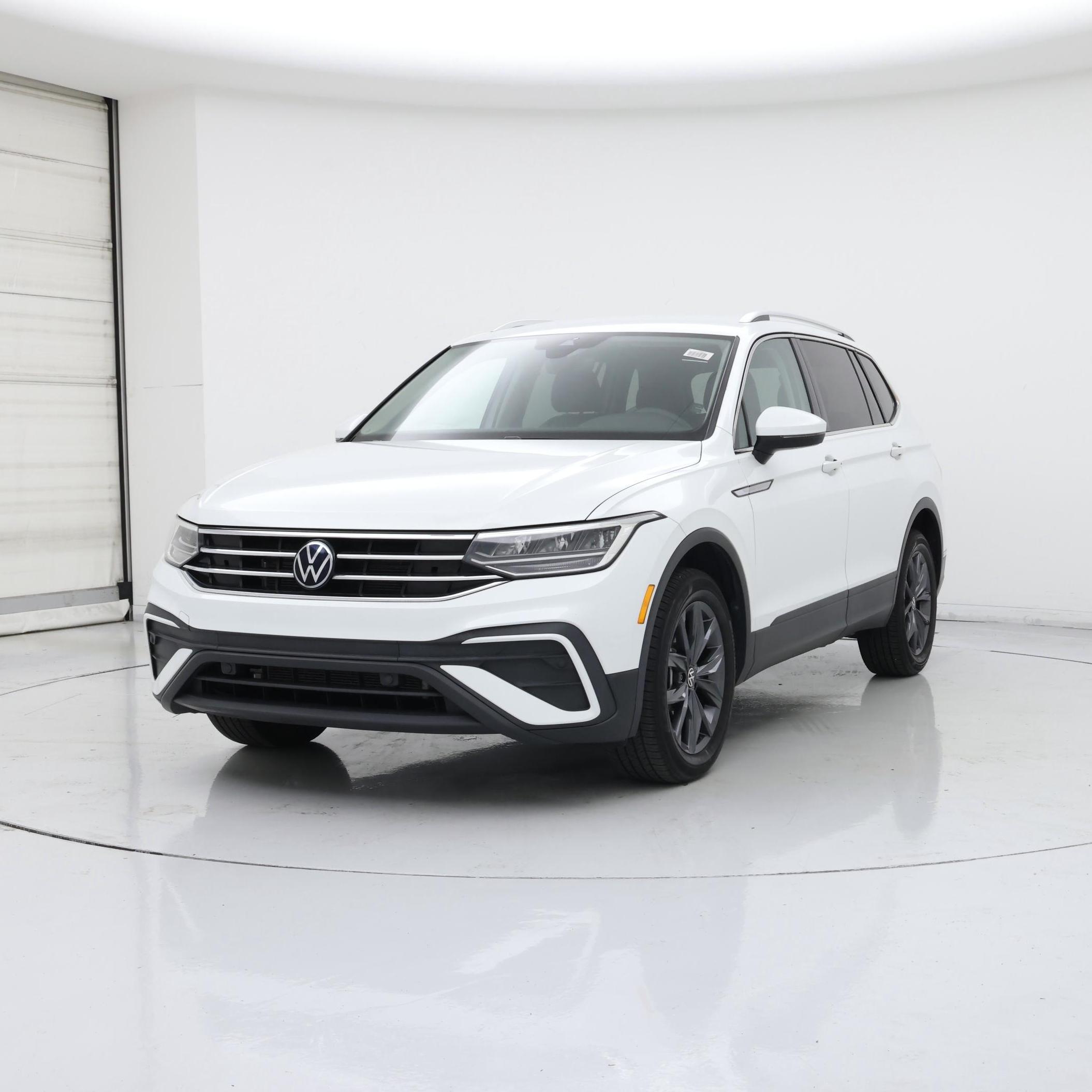 Thumbnail: 2023 Volkswagen Tiguan - 4