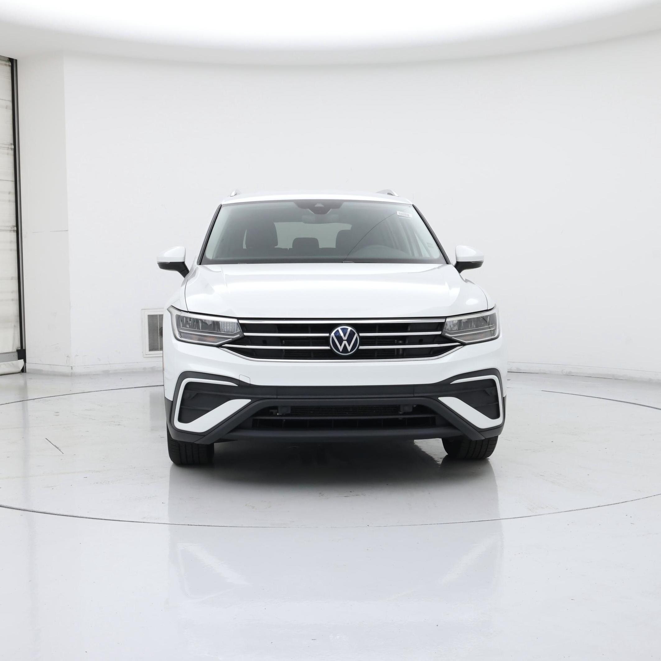 Thumbnail: 2023 Volkswagen Tiguan - 5