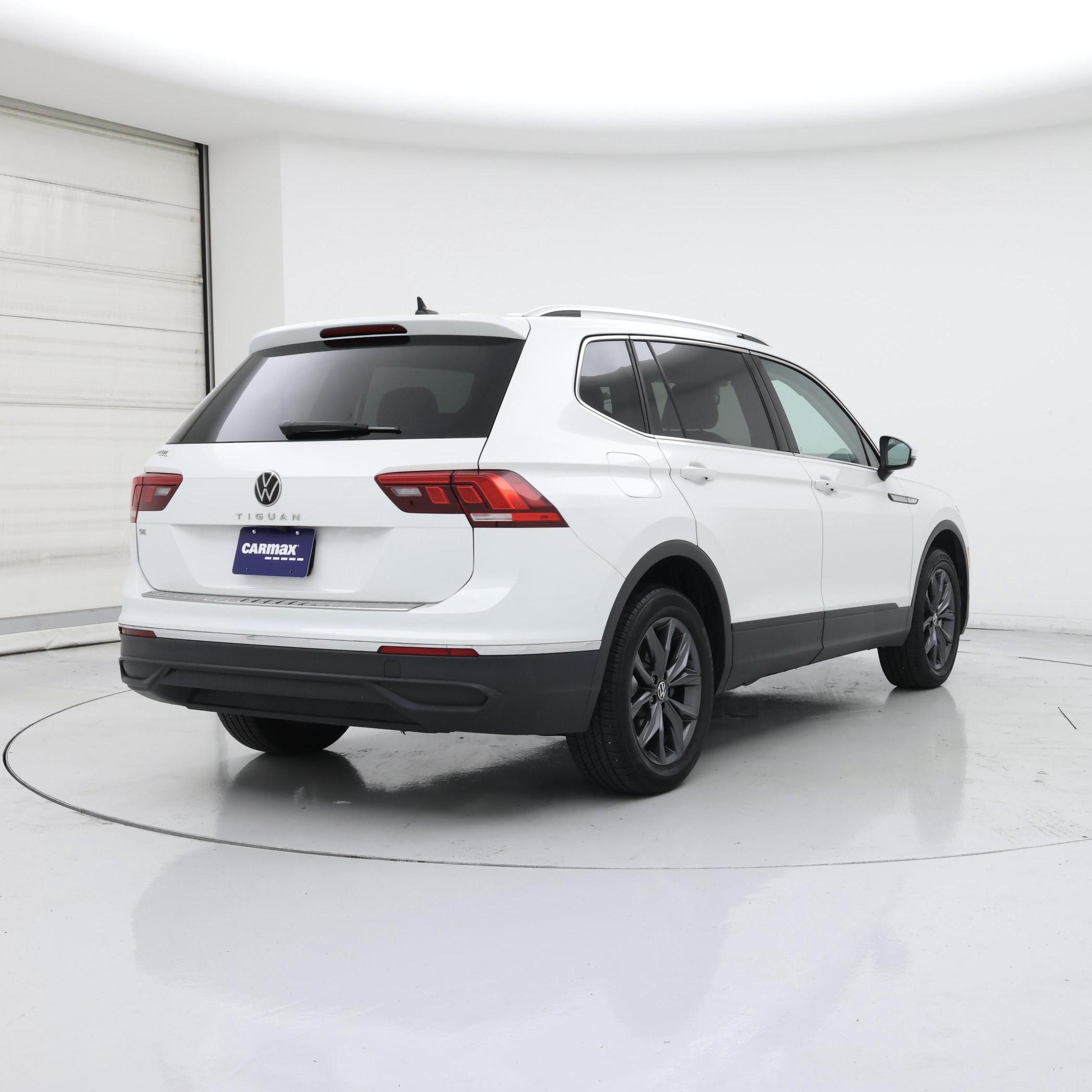 Thumbnail: 2023 Volkswagen Tiguan - 8