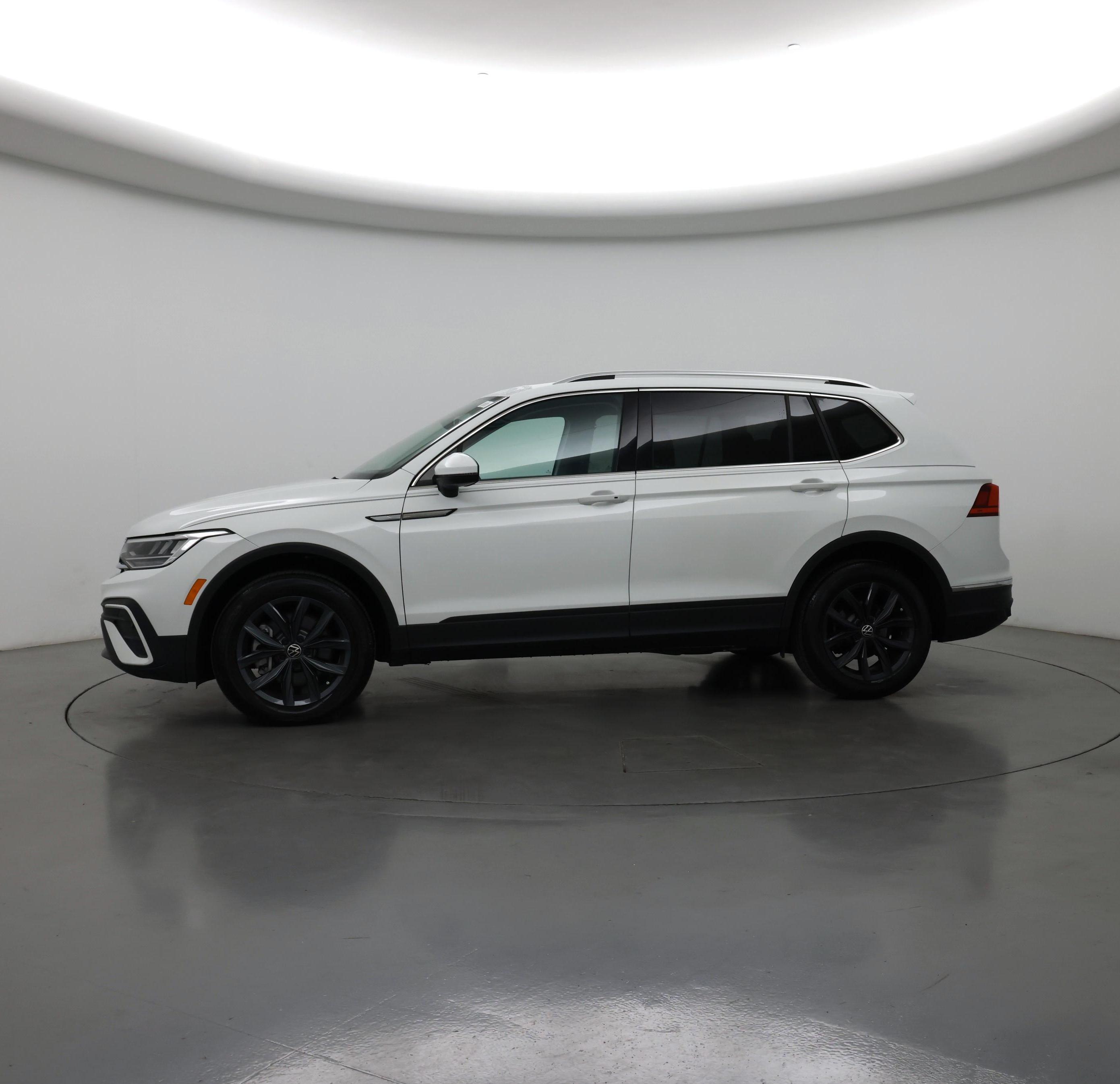 Thumbnail: 2024 Volkswagen Tiguan - 3