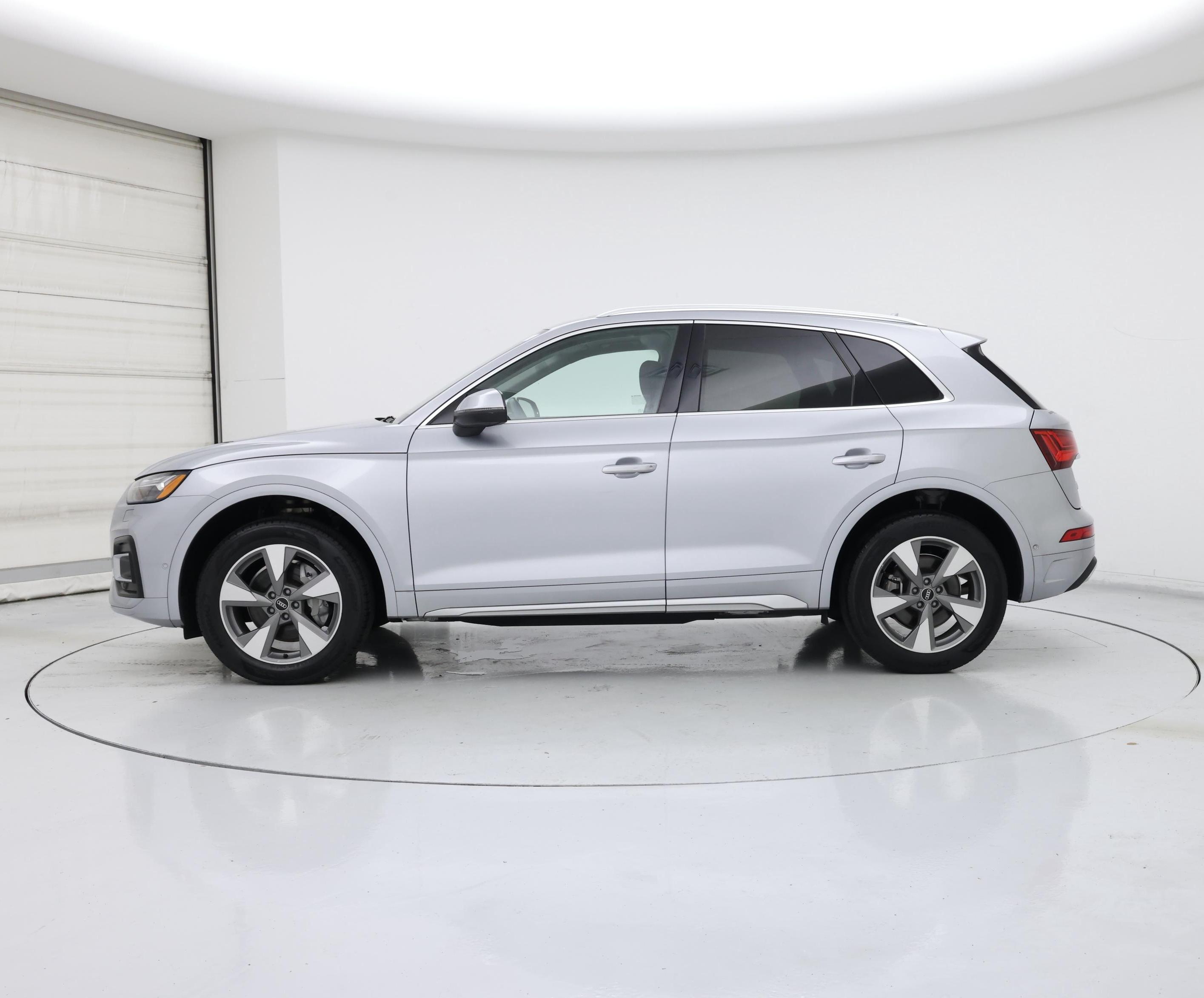Thumbnail: 2023 Audi Q5 - 3