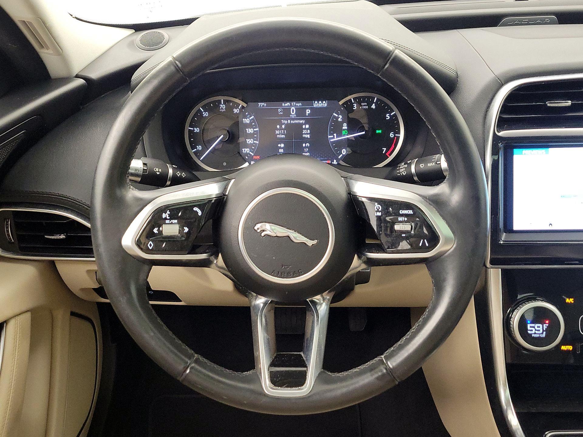 Thumbnail: 2020 Jaguar XE - 10