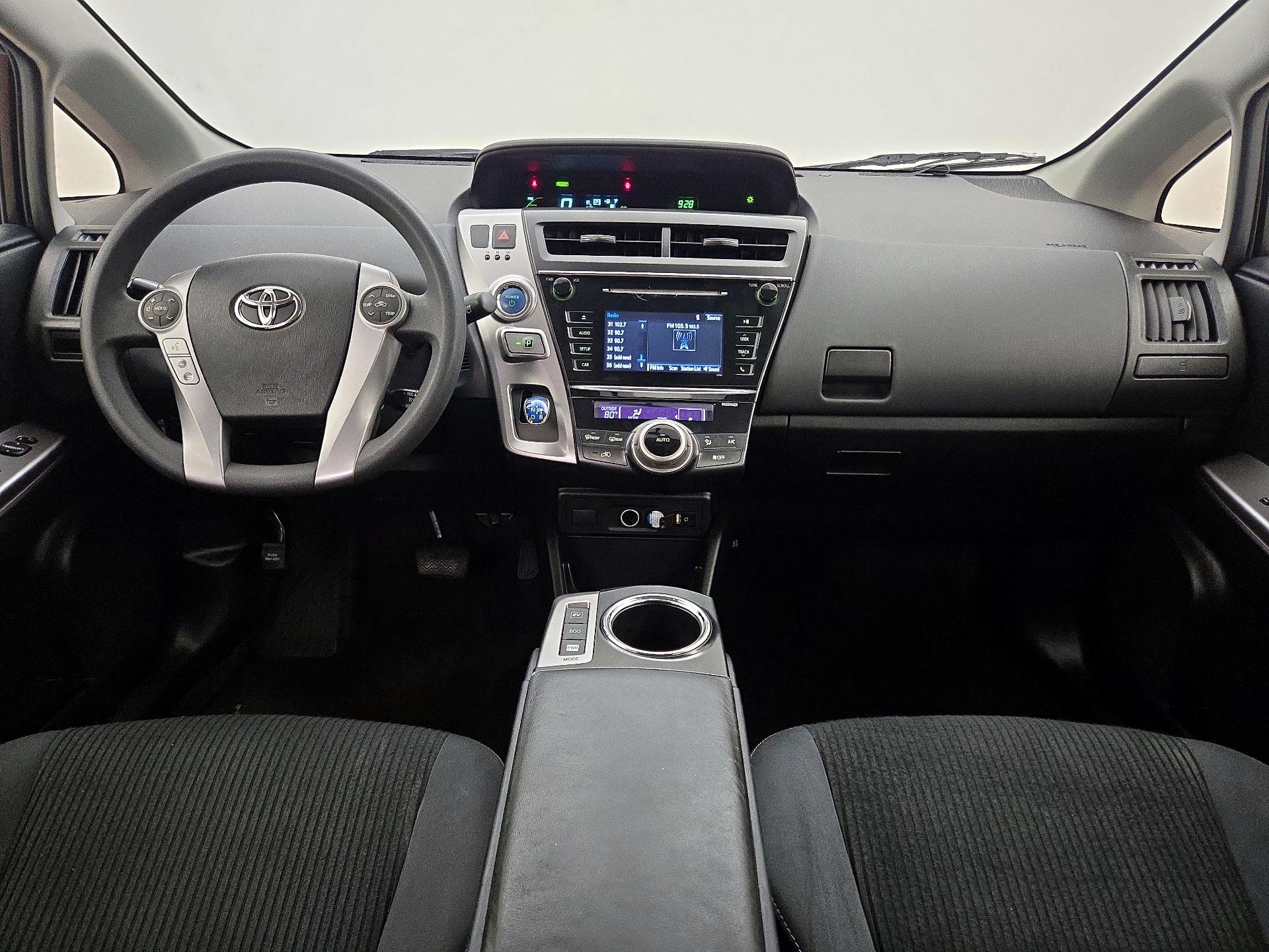 Thumbnail: 2017 Toyota Prius v - 9