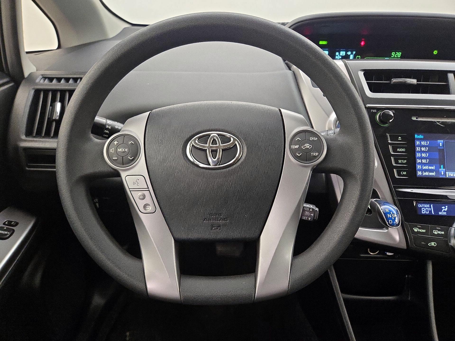 Thumbnail: 2017 Toyota Prius v - 10