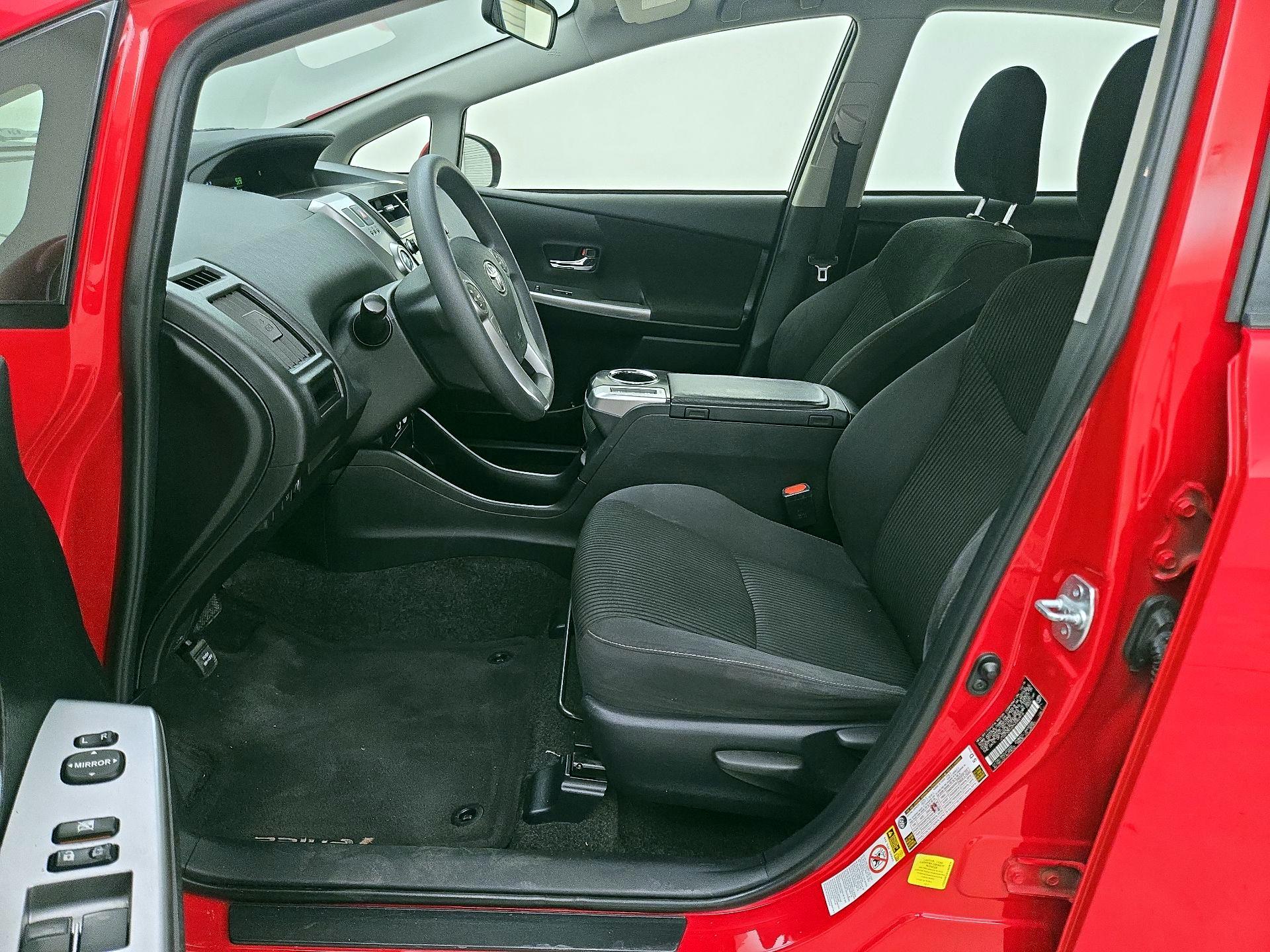 Thumbnail: 2017 Toyota Prius v - 11