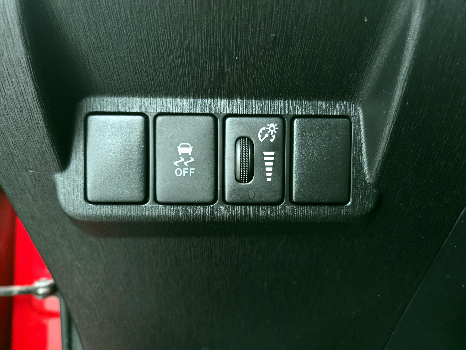 Thumbnail: 2017 Toyota Prius v - 13