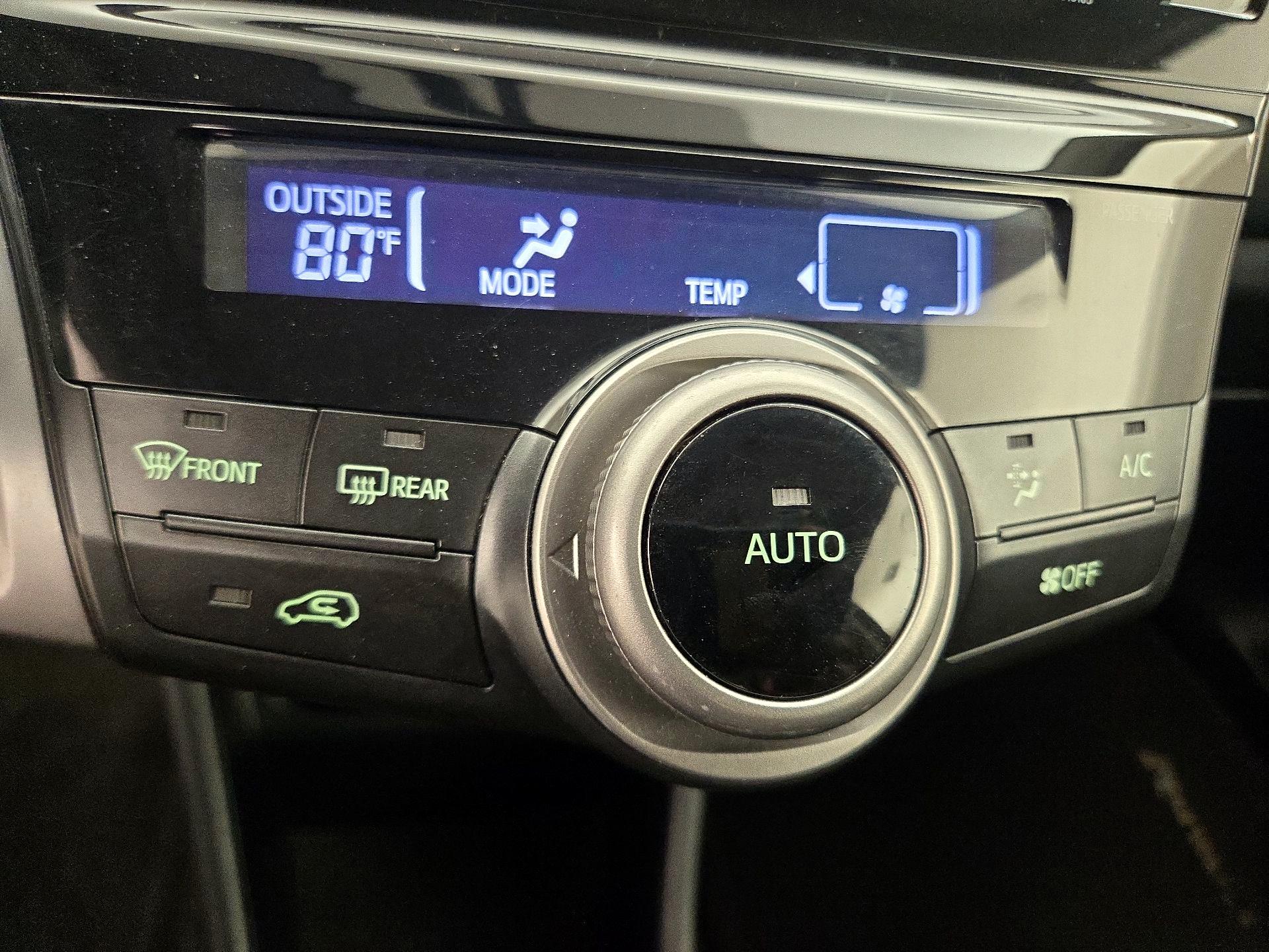 Thumbnail: 2017 Toyota Prius v - 16