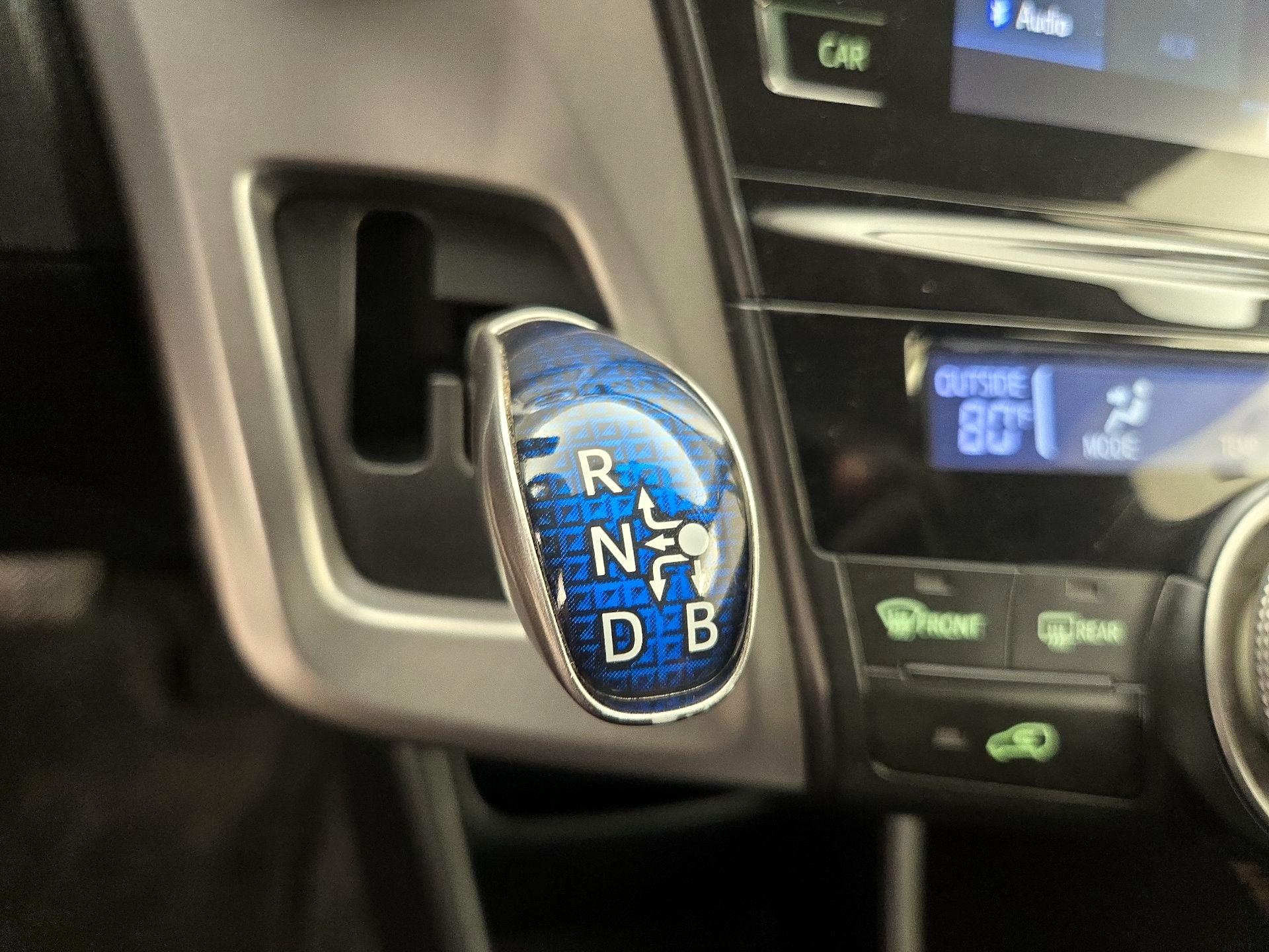 Thumbnail: 2017 Toyota Prius v - 17