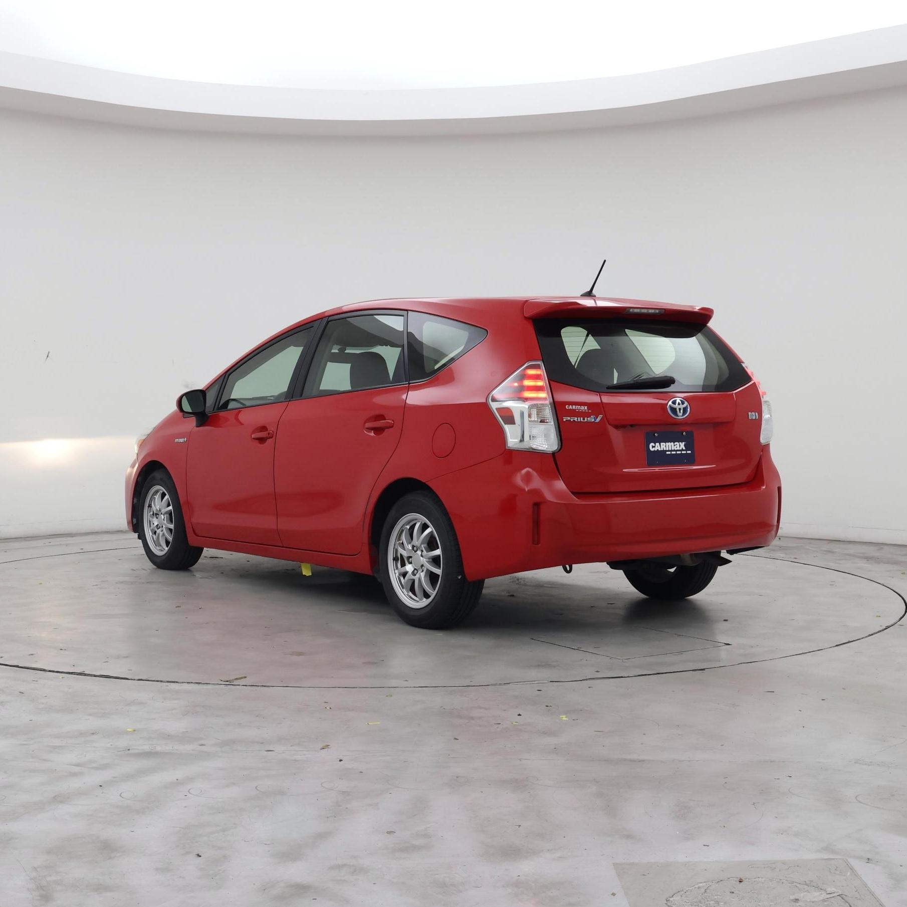 Thumbnail: 2017 Toyota Prius v - 2