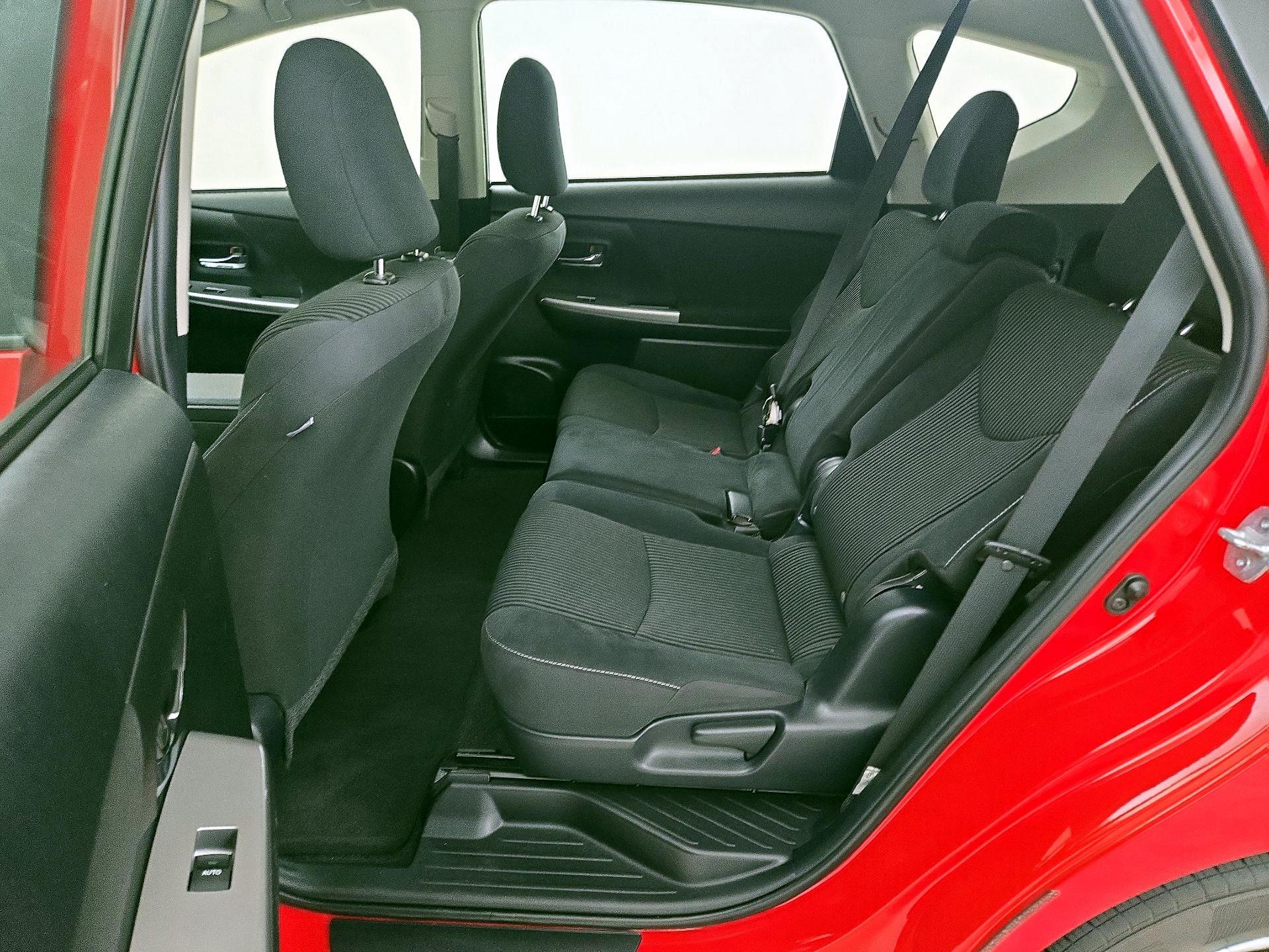 Thumbnail: 2017 Toyota Prius v - 19