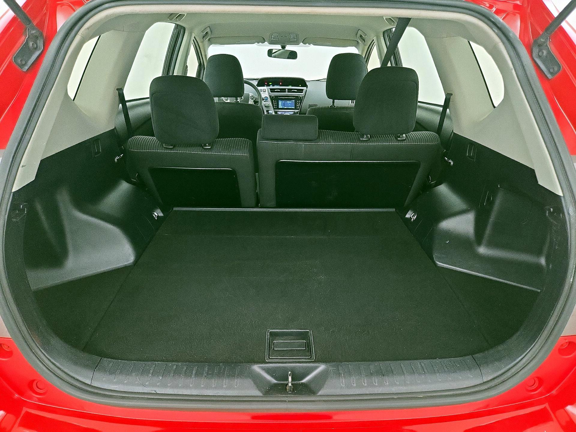 Thumbnail: 2017 Toyota Prius v - 20