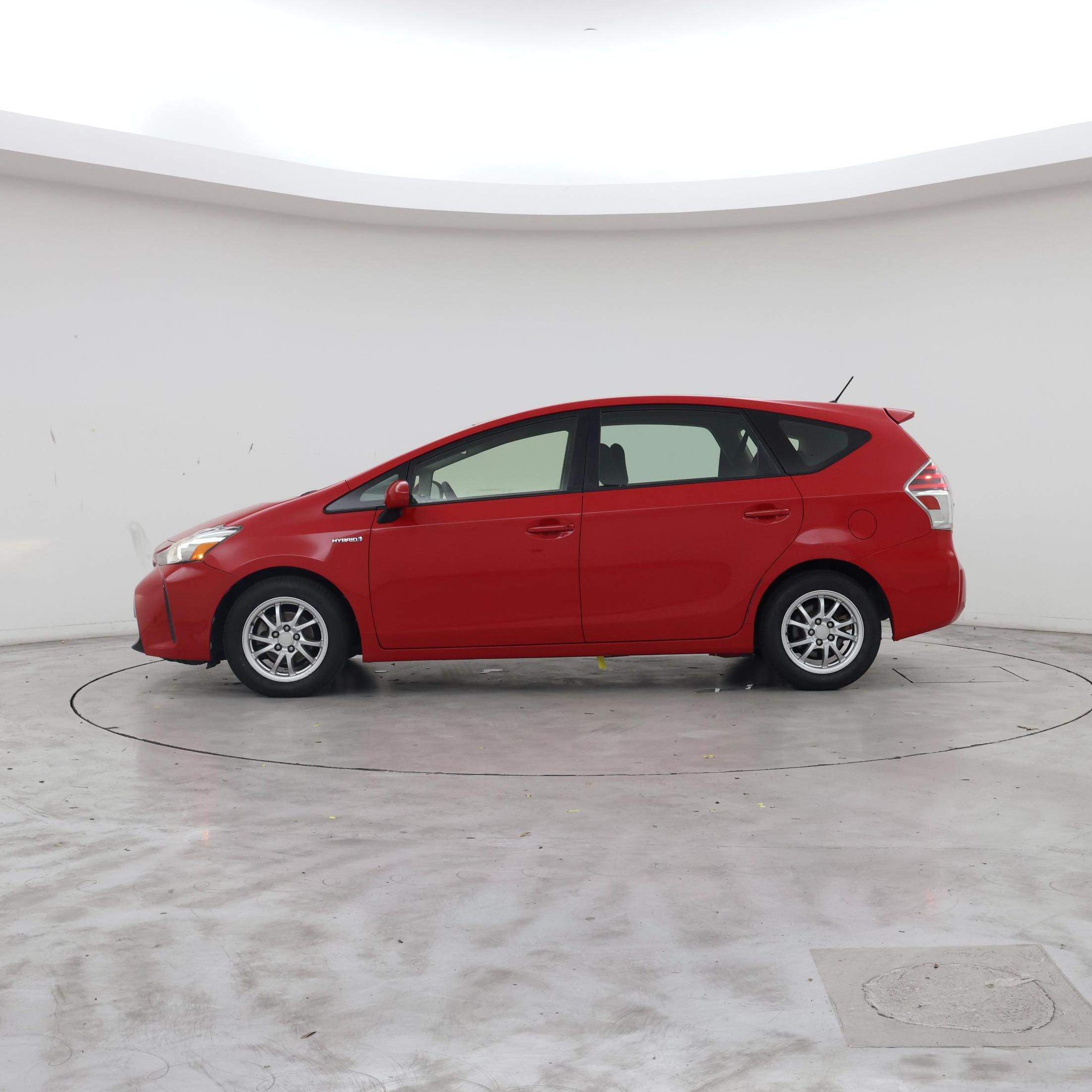 Thumbnail: 2017 Toyota Prius v - 3