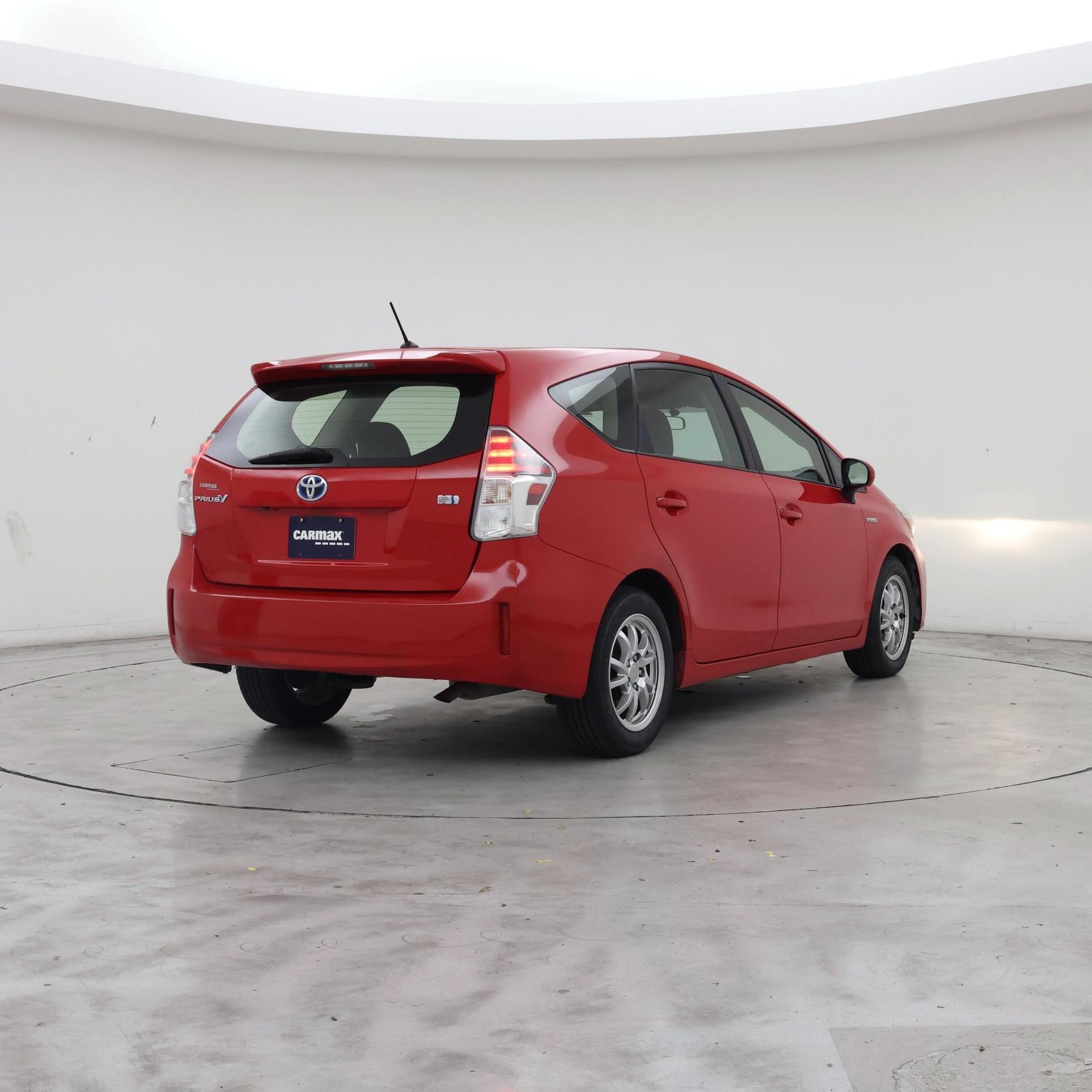 Thumbnail: 2017 Toyota Prius v - 8