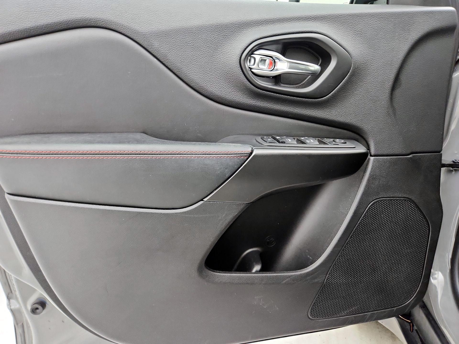 Thumbnail: 2022 Jeep Cherokee - 12